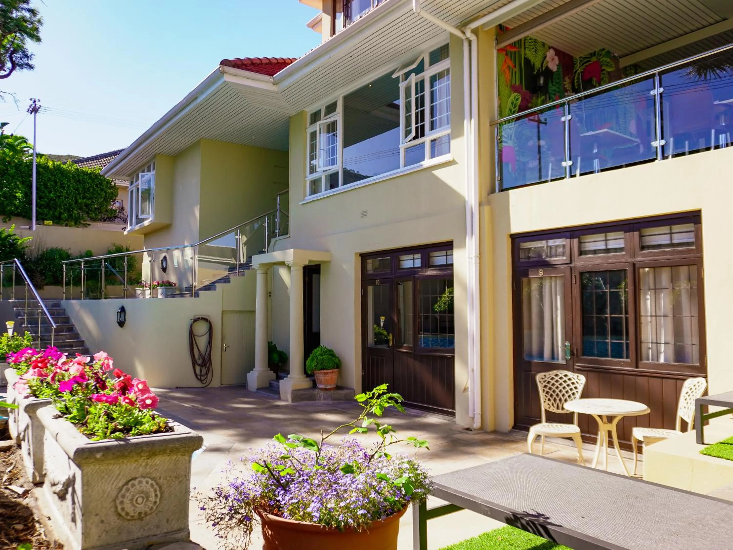 Property building in Sundown Manor Guest House