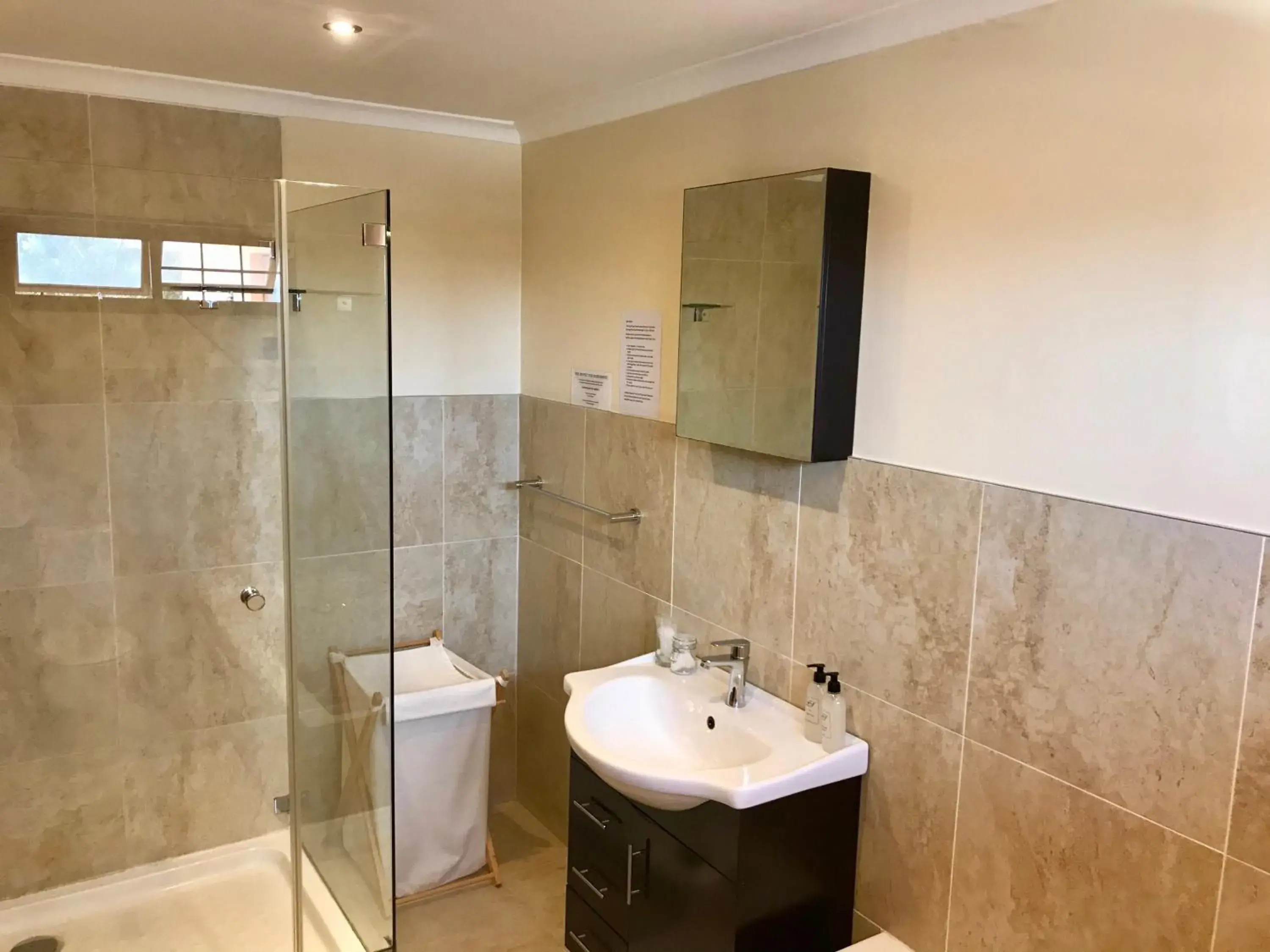 Deluxe Triple Room in Sundown Manor Guest House Deluxe Triple Room in Sundown Manor Guest House