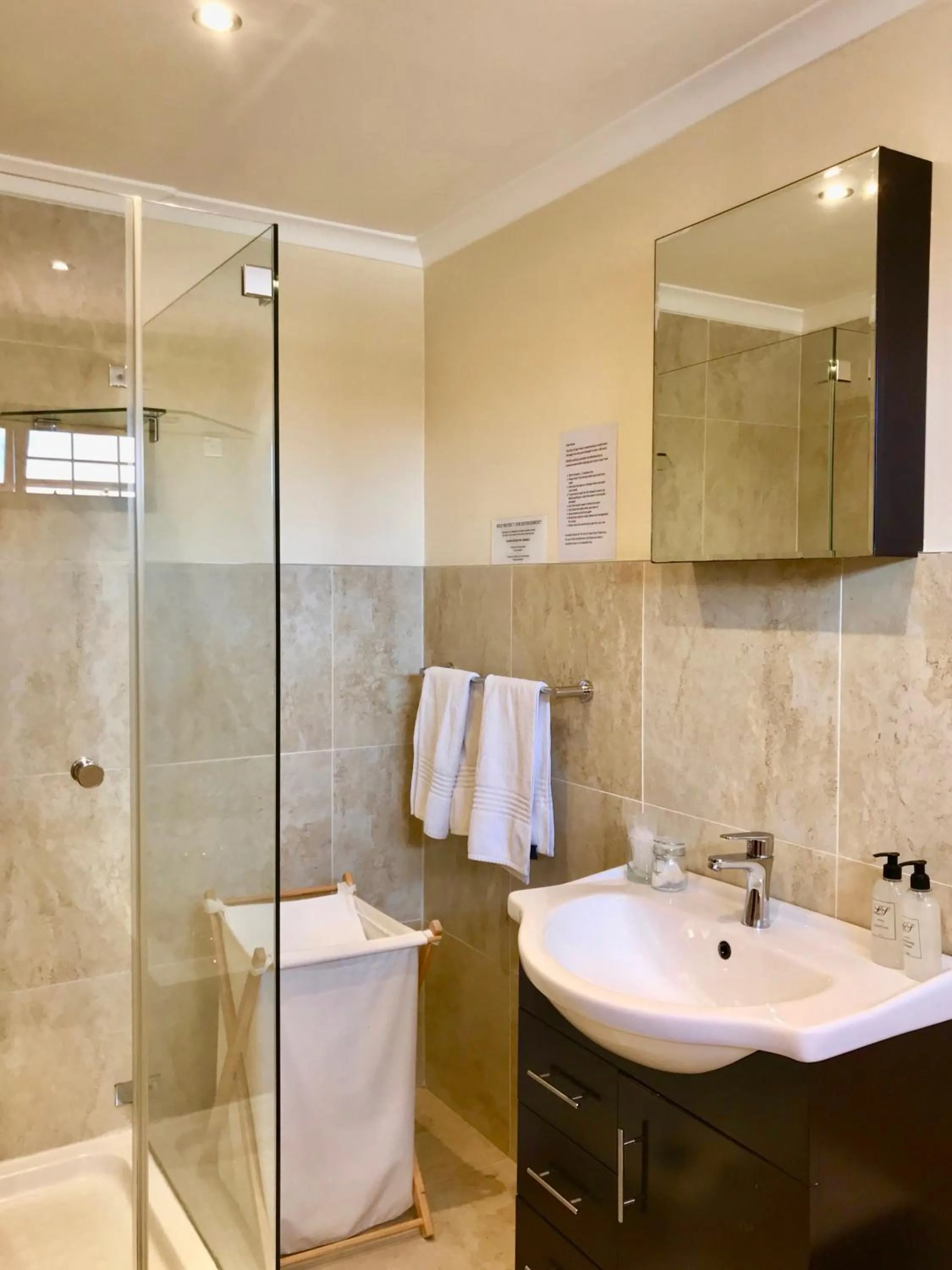 Bathroom in Sundown Manor Guest House