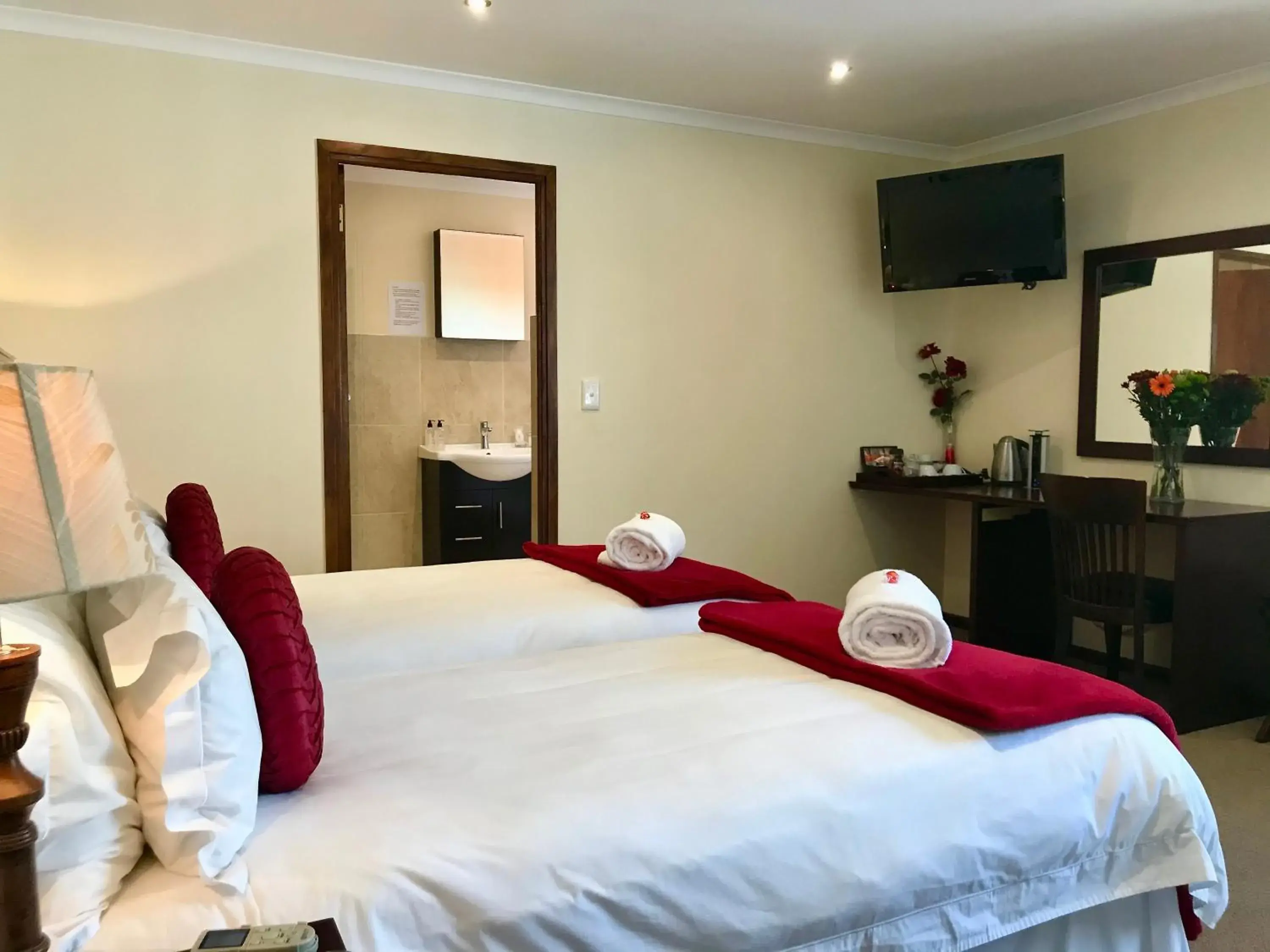 Deluxe Double or Twin Room in Sundown Manor Guest House Deluxe Double or Twin Room in Sundown Manor Guest House