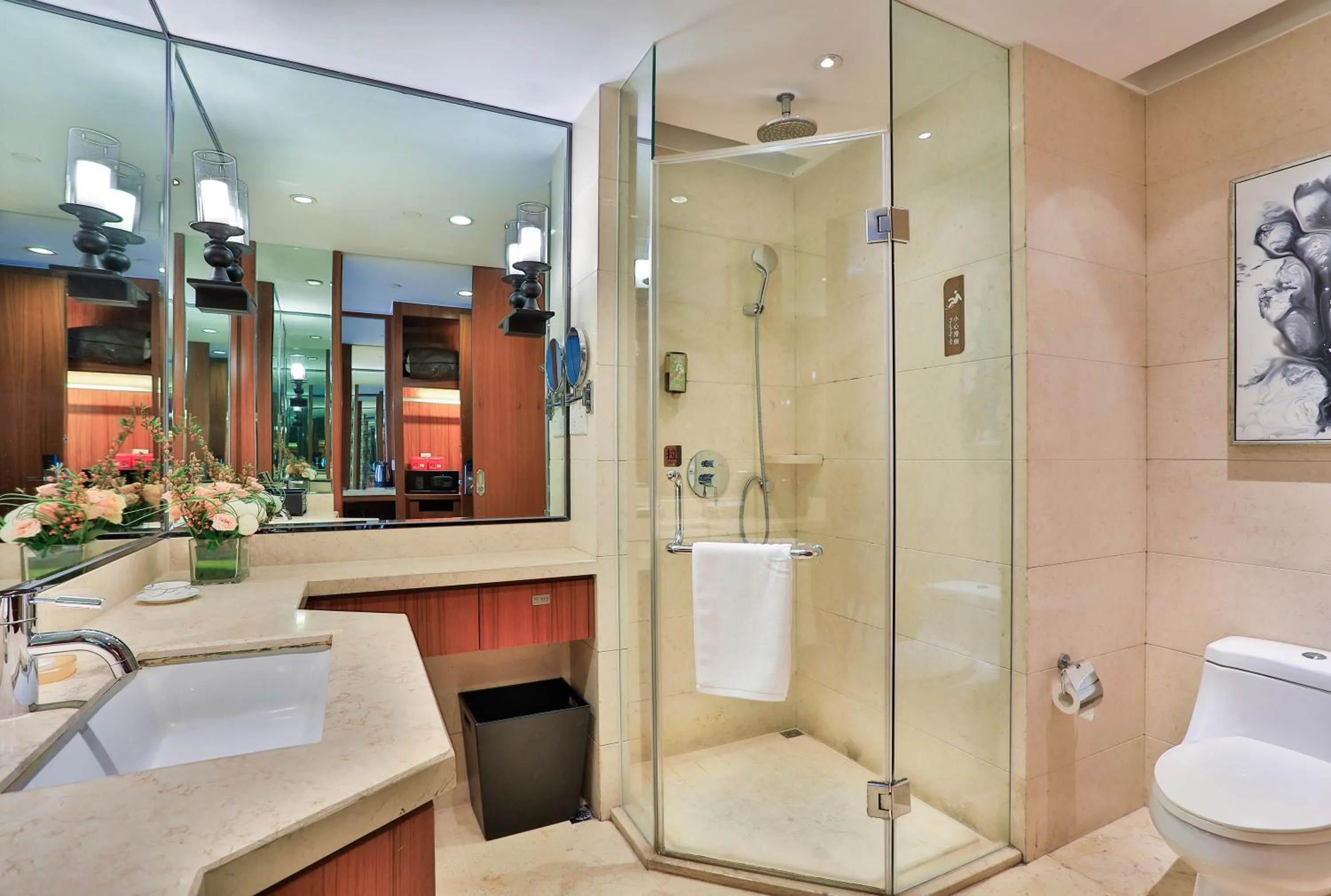 Shower in SSAW Boutique Hotel Tonglu World Trade