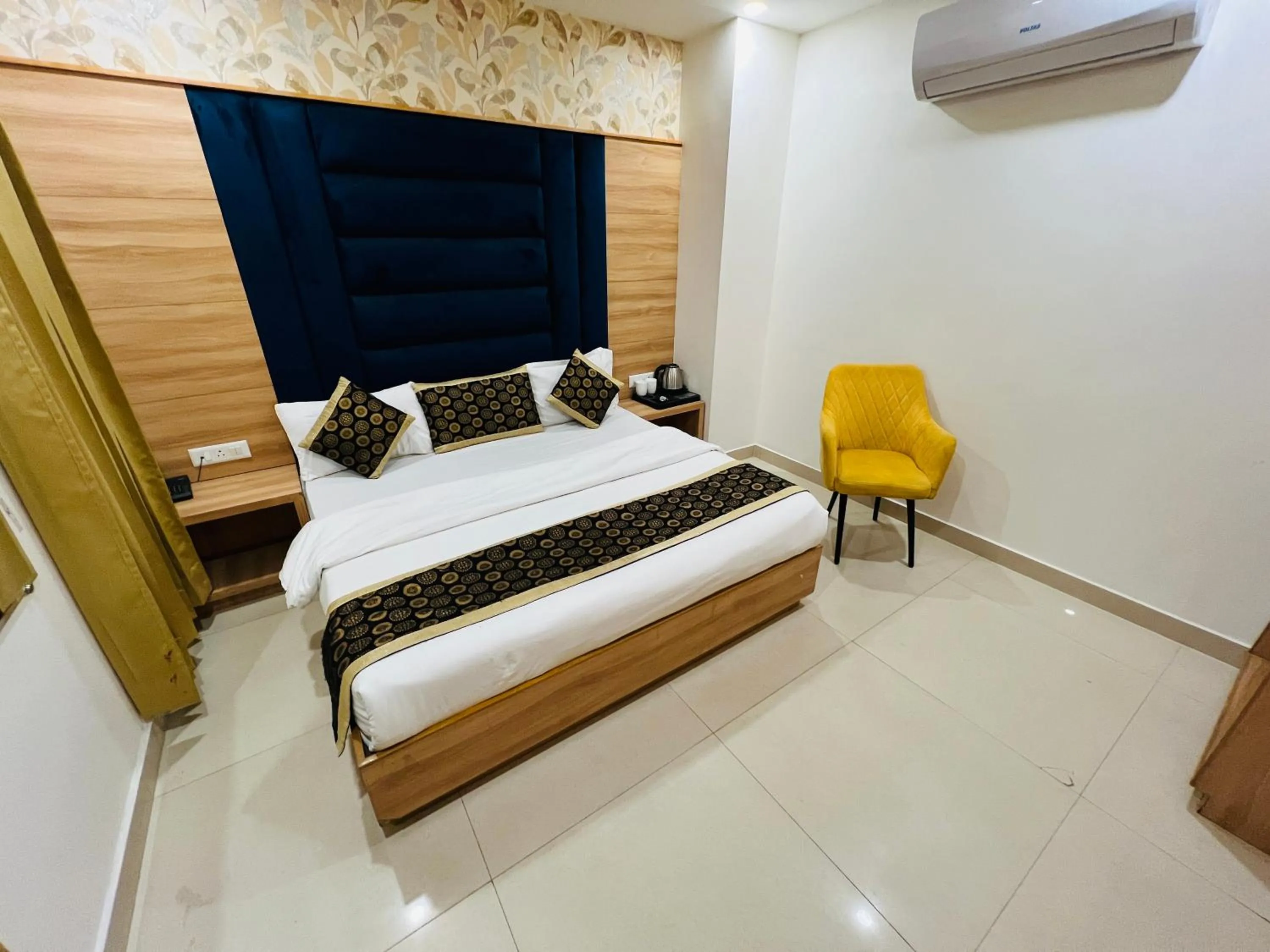 Photo of the whole room, Bed in Hotel Diamond Villa and Banquet