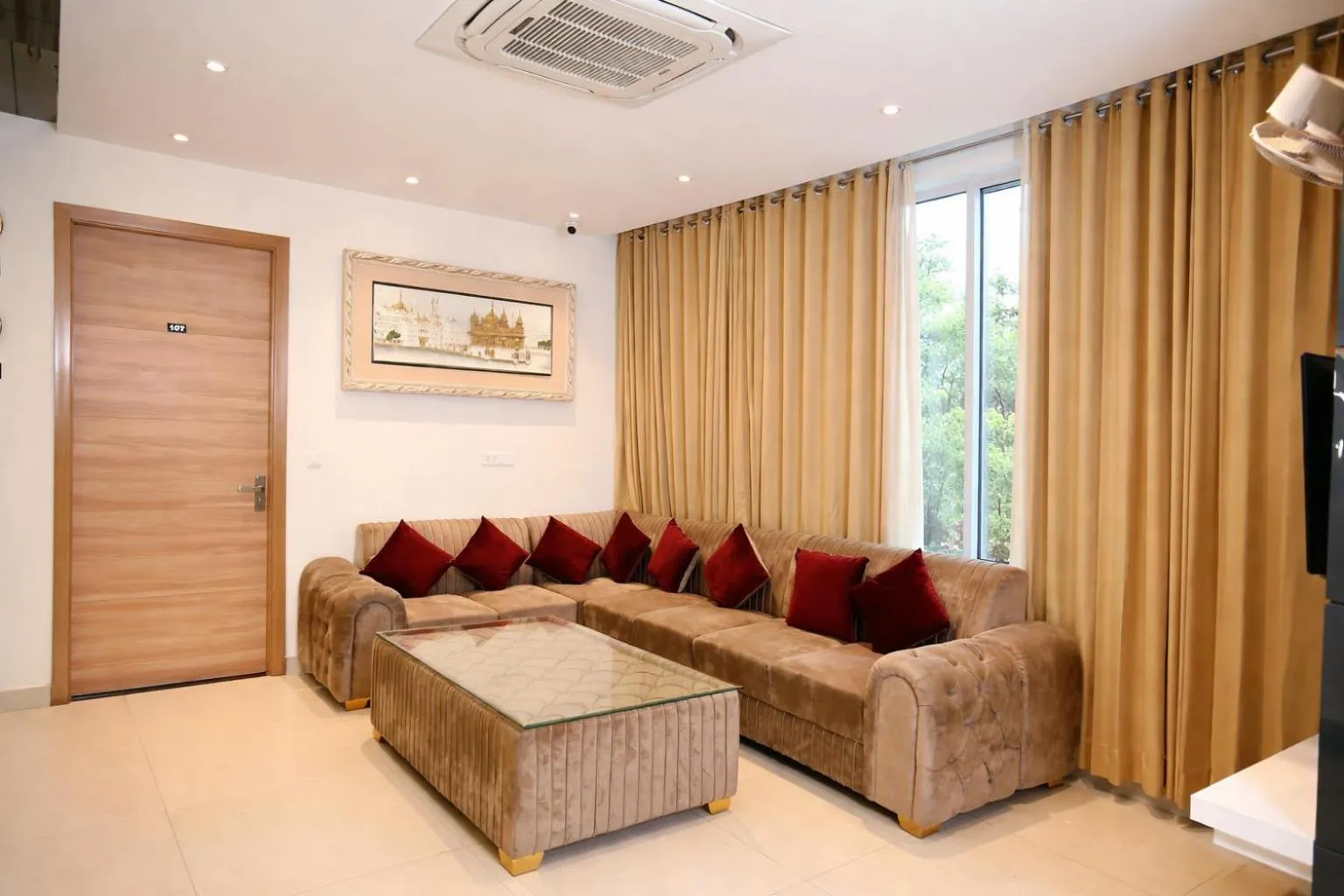 Lobby or reception in Hotel Diamond Villa and Banquet