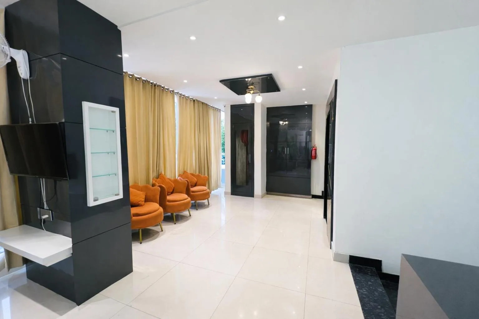 Lobby or reception in Hotel Diamond Villa and Banquet