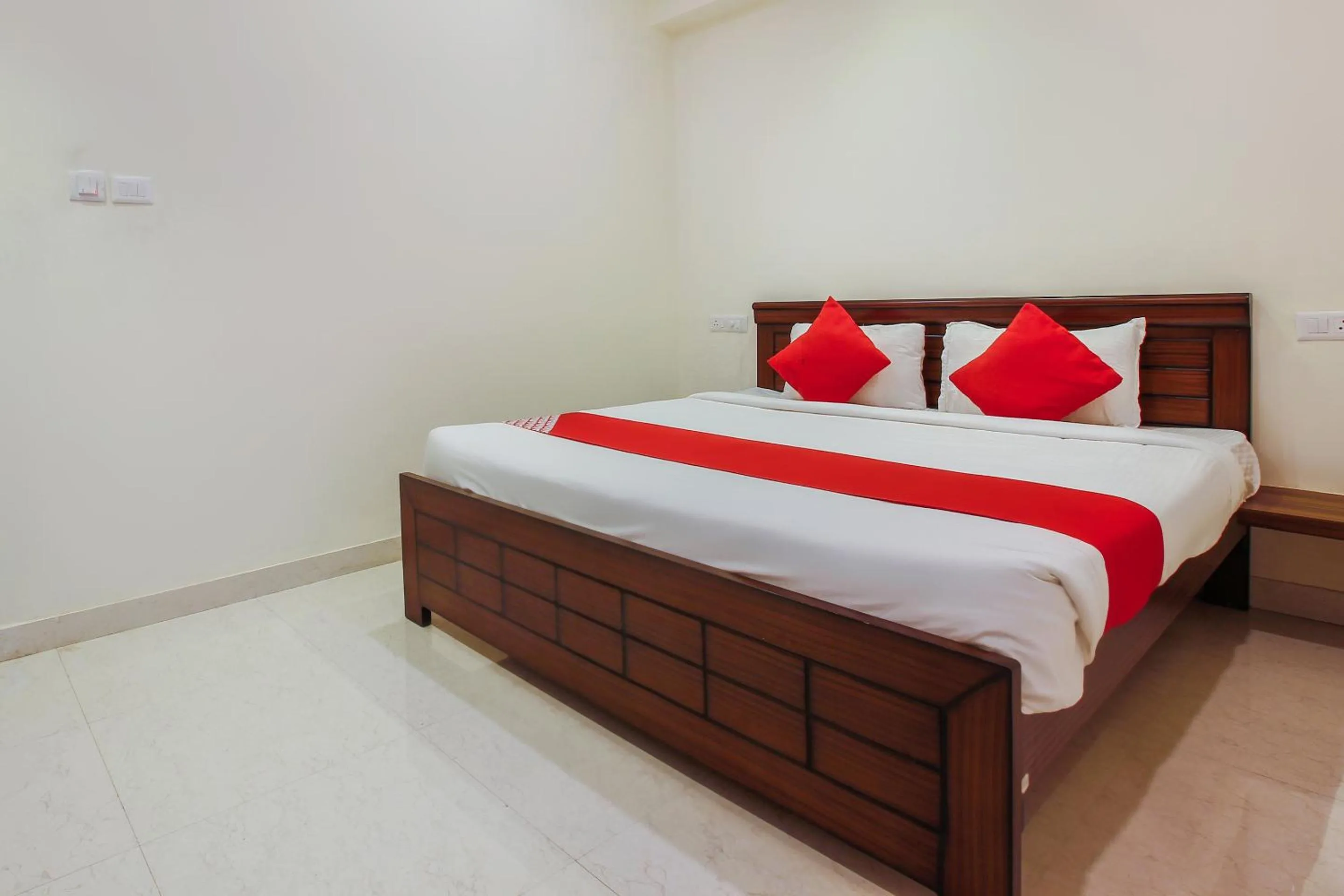 Bedroom, Bed in Hotel O Elite Spaces Puppalaguda