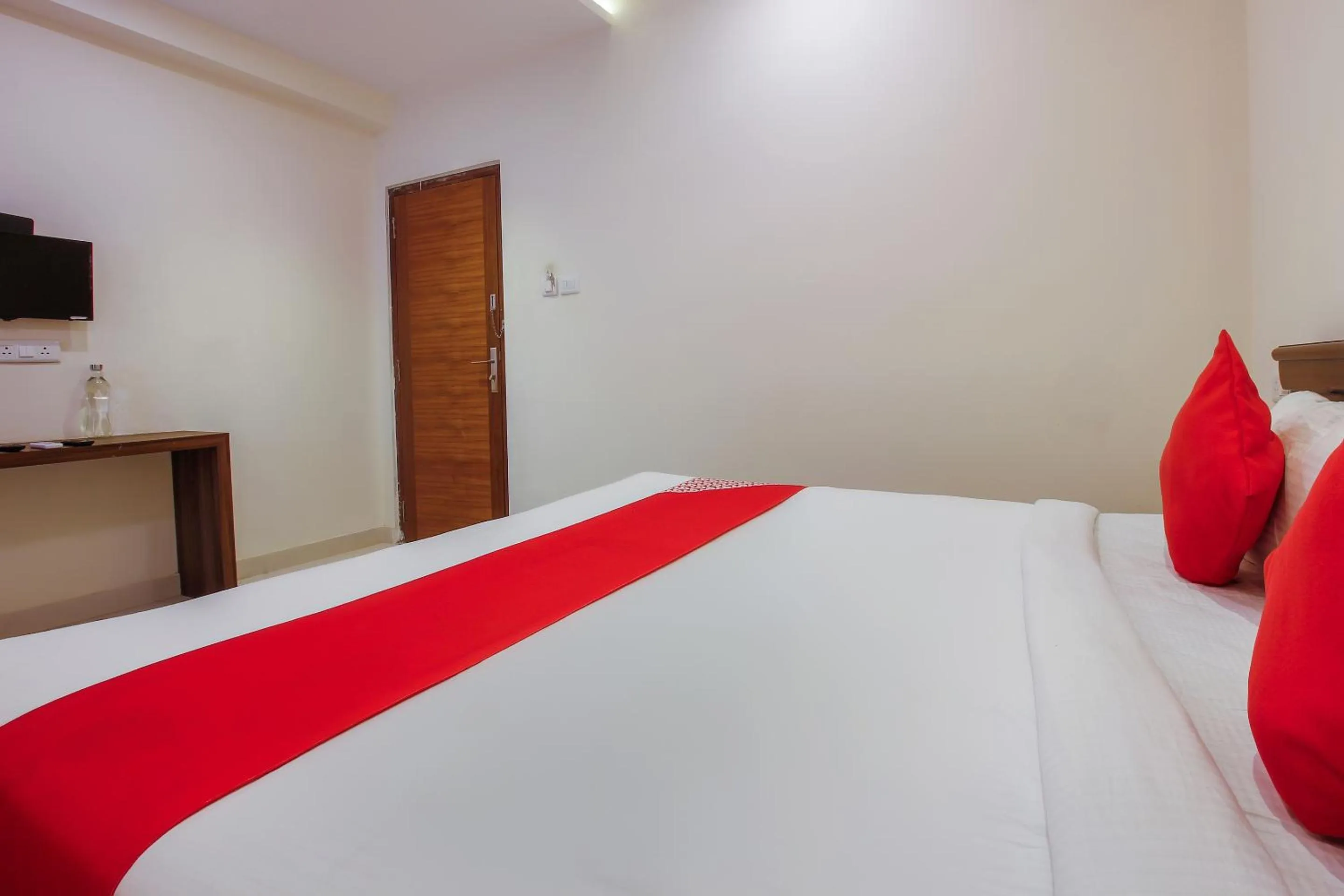 Bedroom, Bed in Hotel O Elite Spaces Puppalaguda