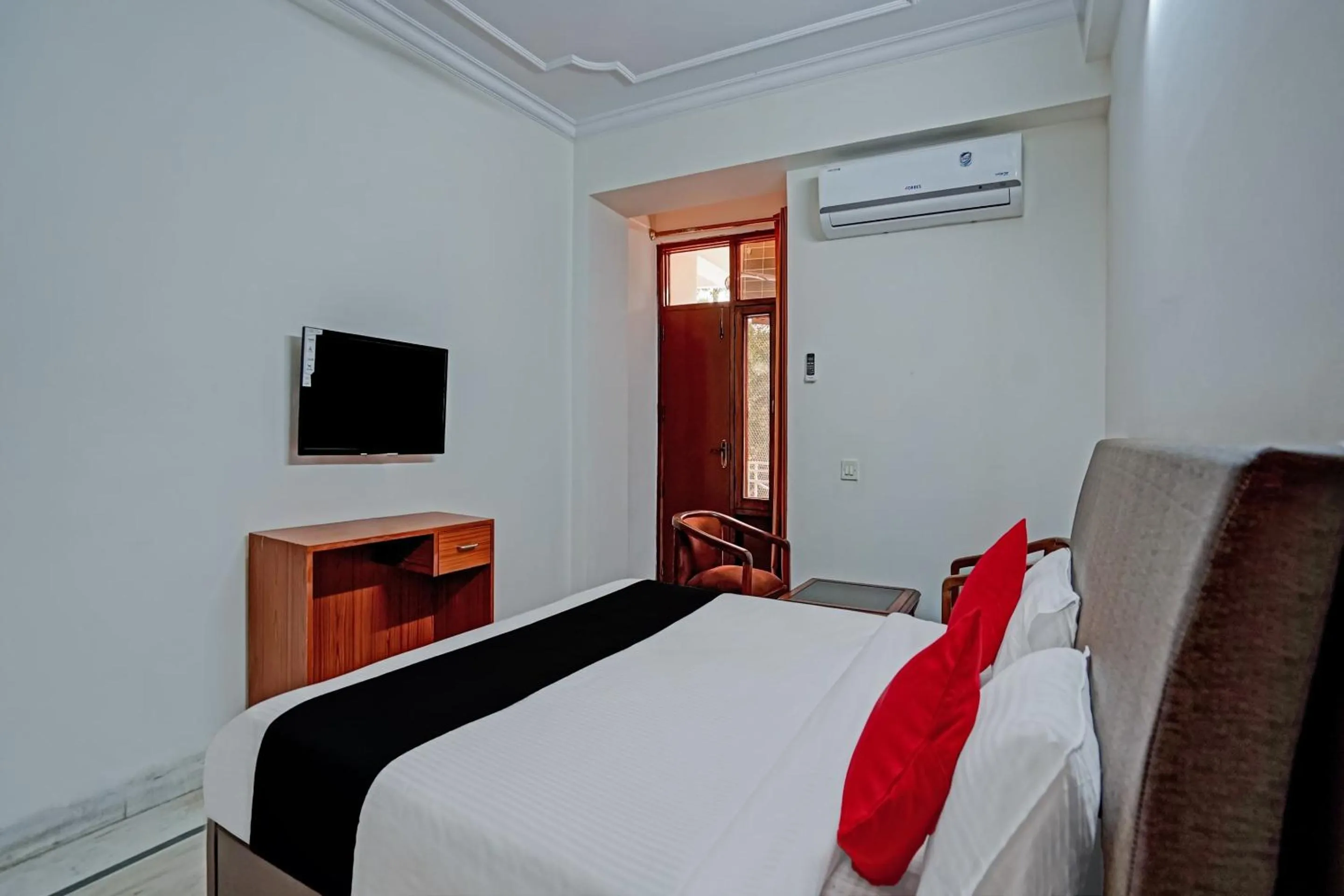 Bedroom, Bed in Collection O Royal Residency S30