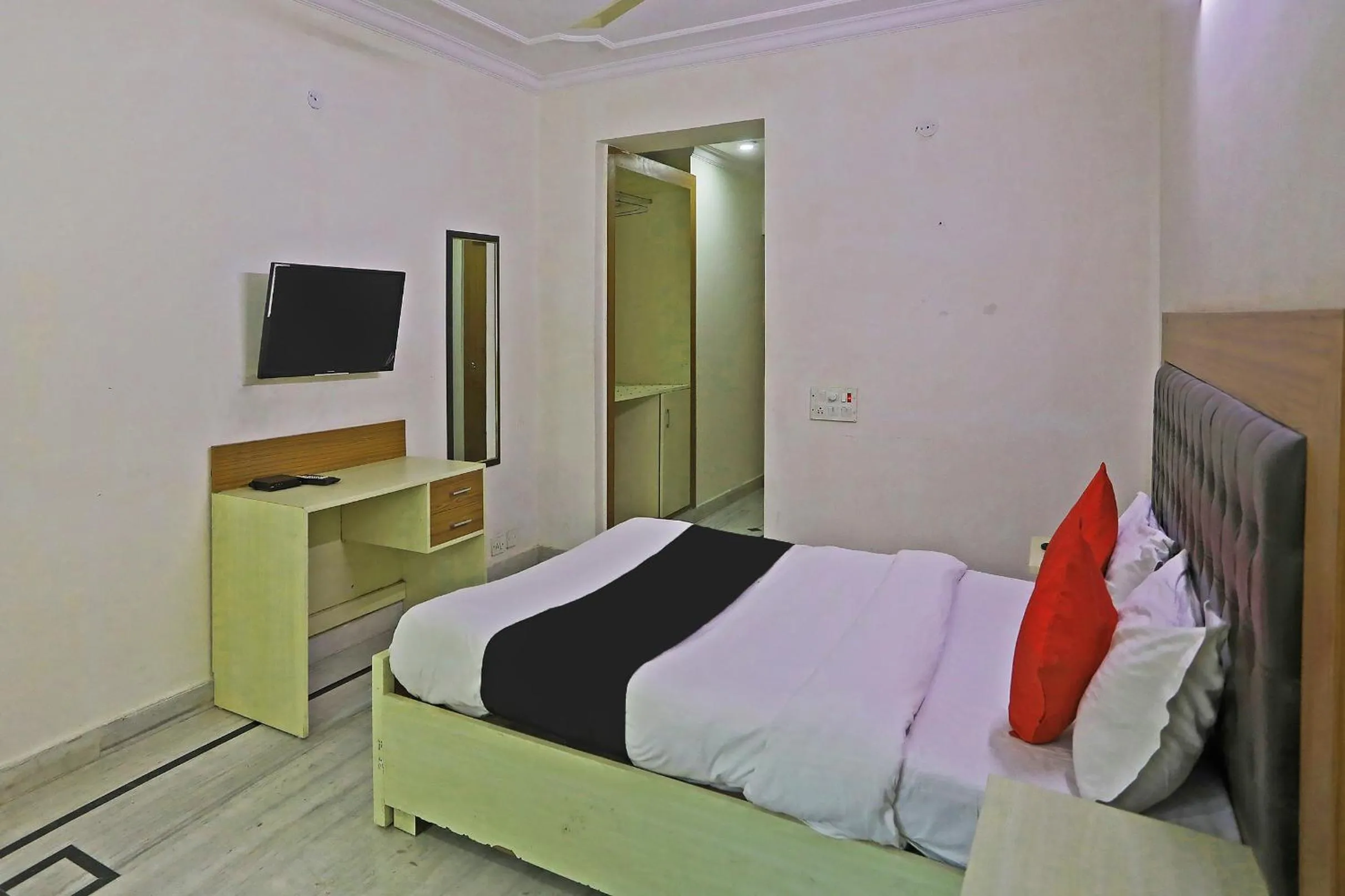 Bedroom, Bed in Collection O Royal Residency S30