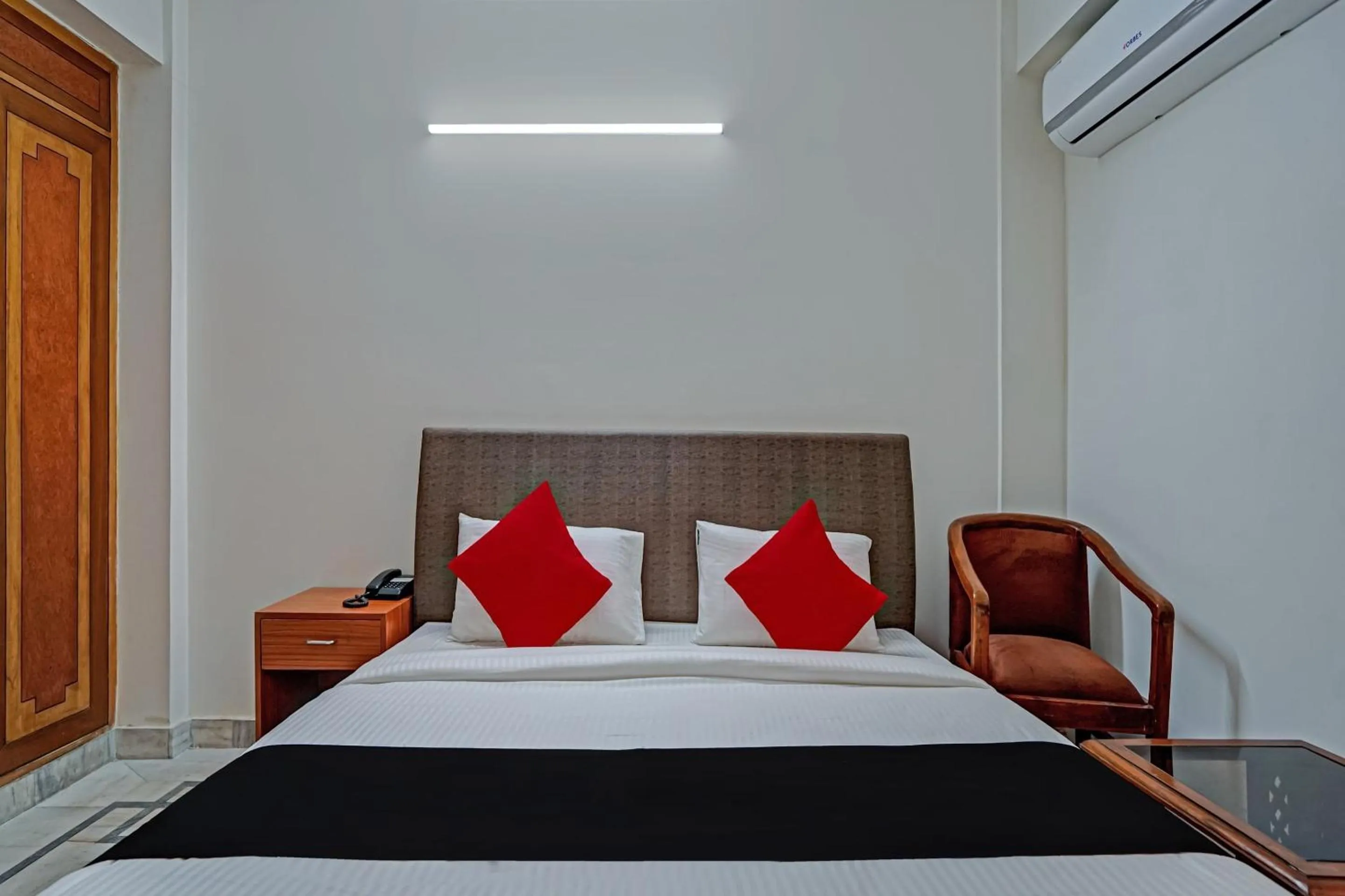 Bedroom, Bed in Collection O Royal Residency S30