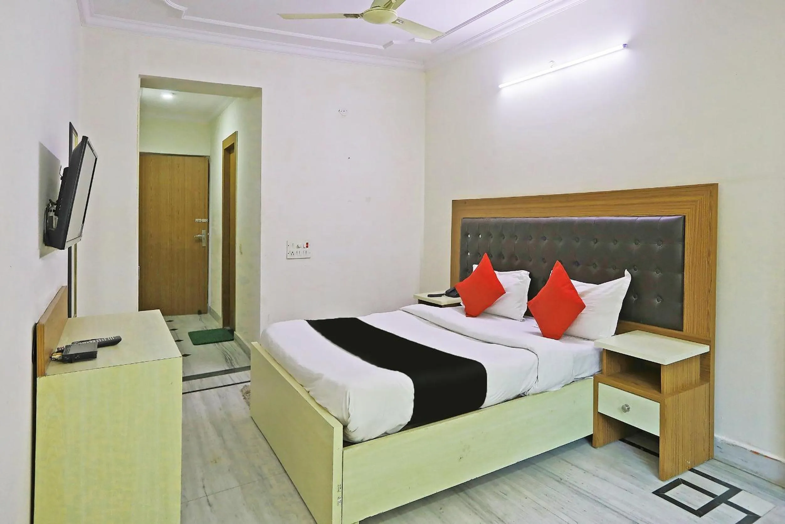 Bedroom, Bed in Collection O Royal Residency S30