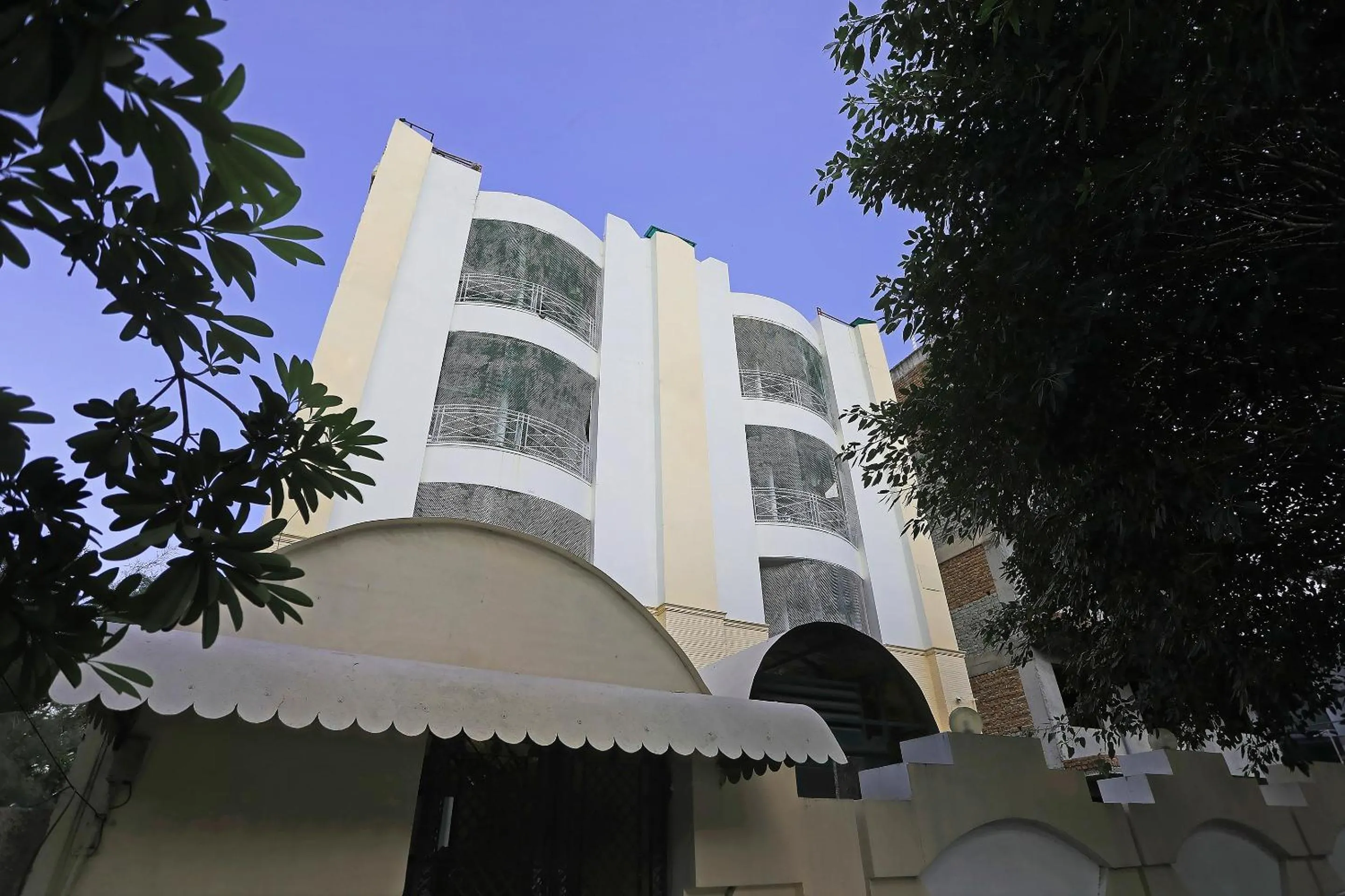 Facade/entrance in Collection O Royal Residency S30