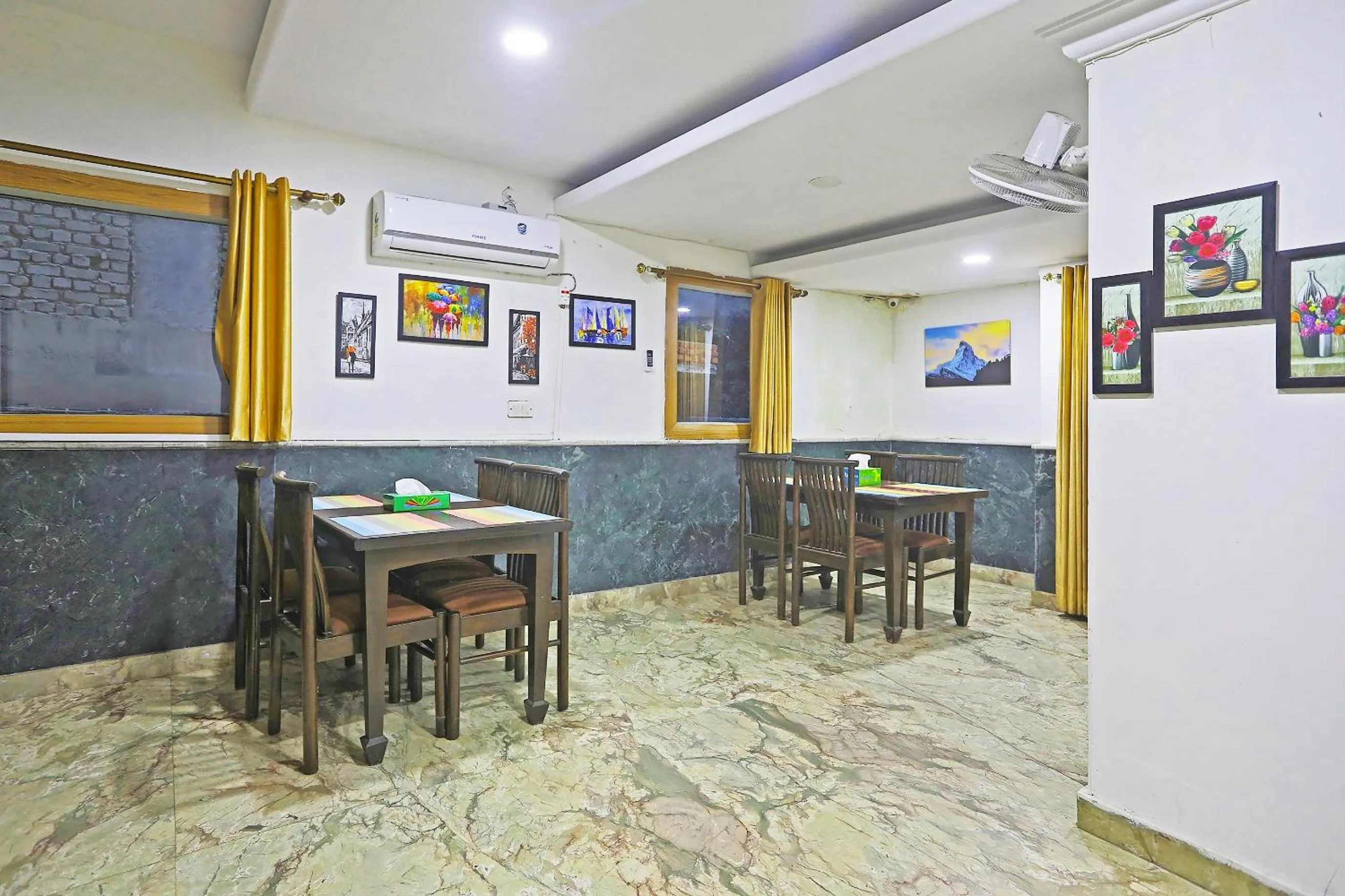 Dining area in Collection O Royal Residency S30