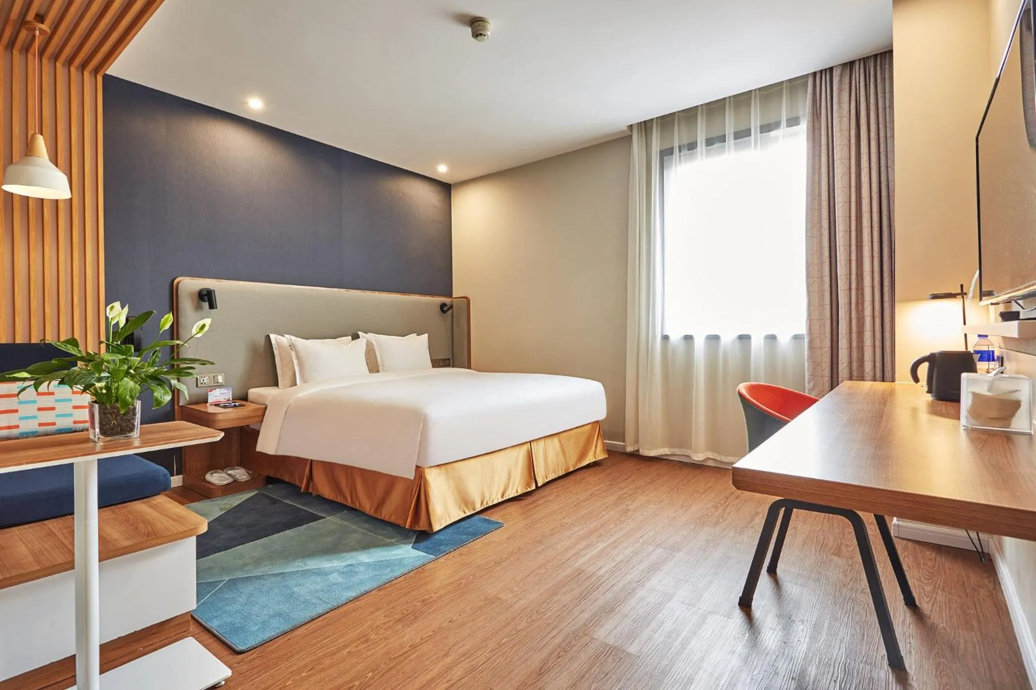 Photo of the whole room, Bed in Holiday Inn Express Nanjing Xuanwu Lake by IHG