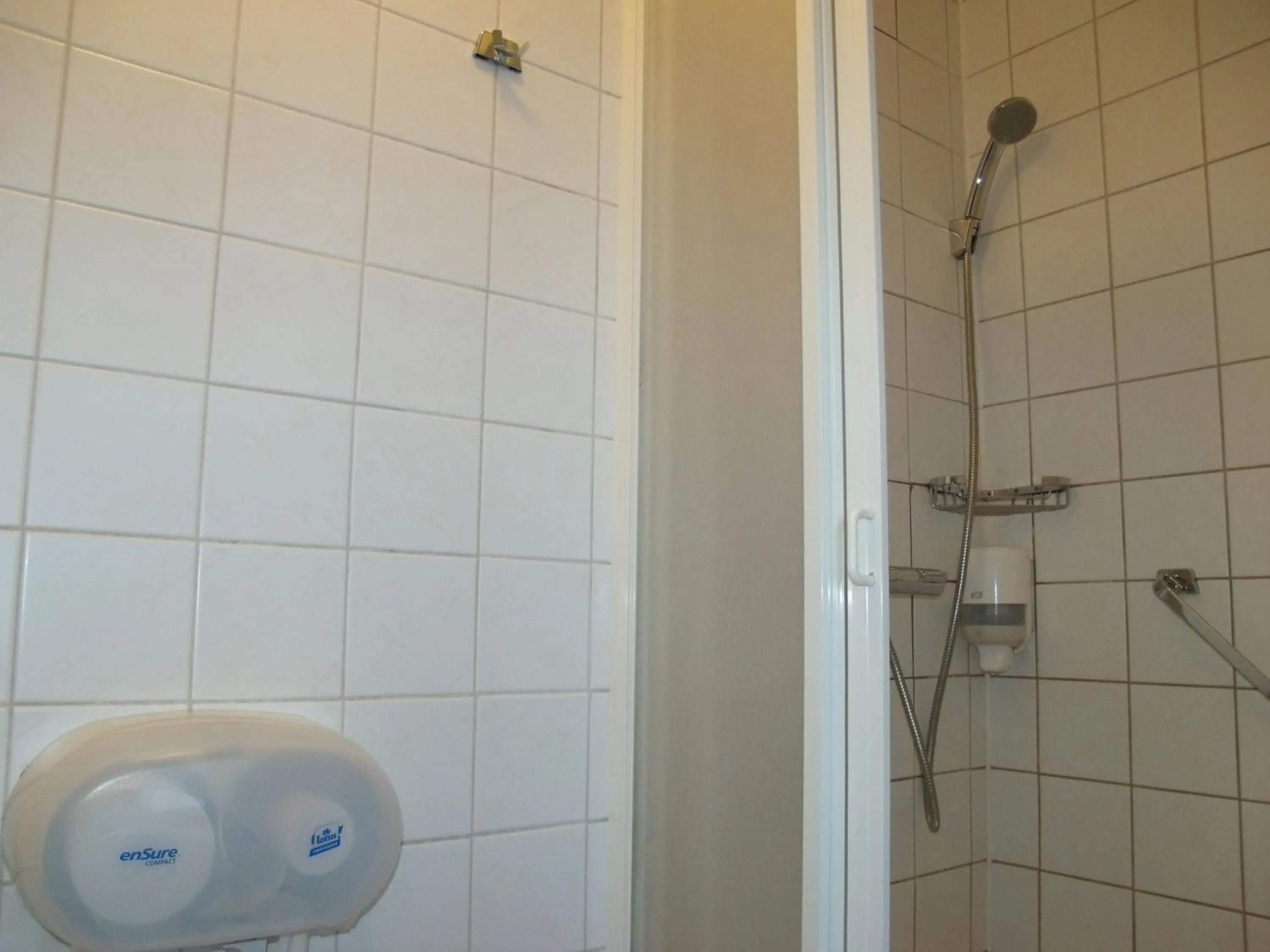 Shower in Zorn Hotel Duinlust