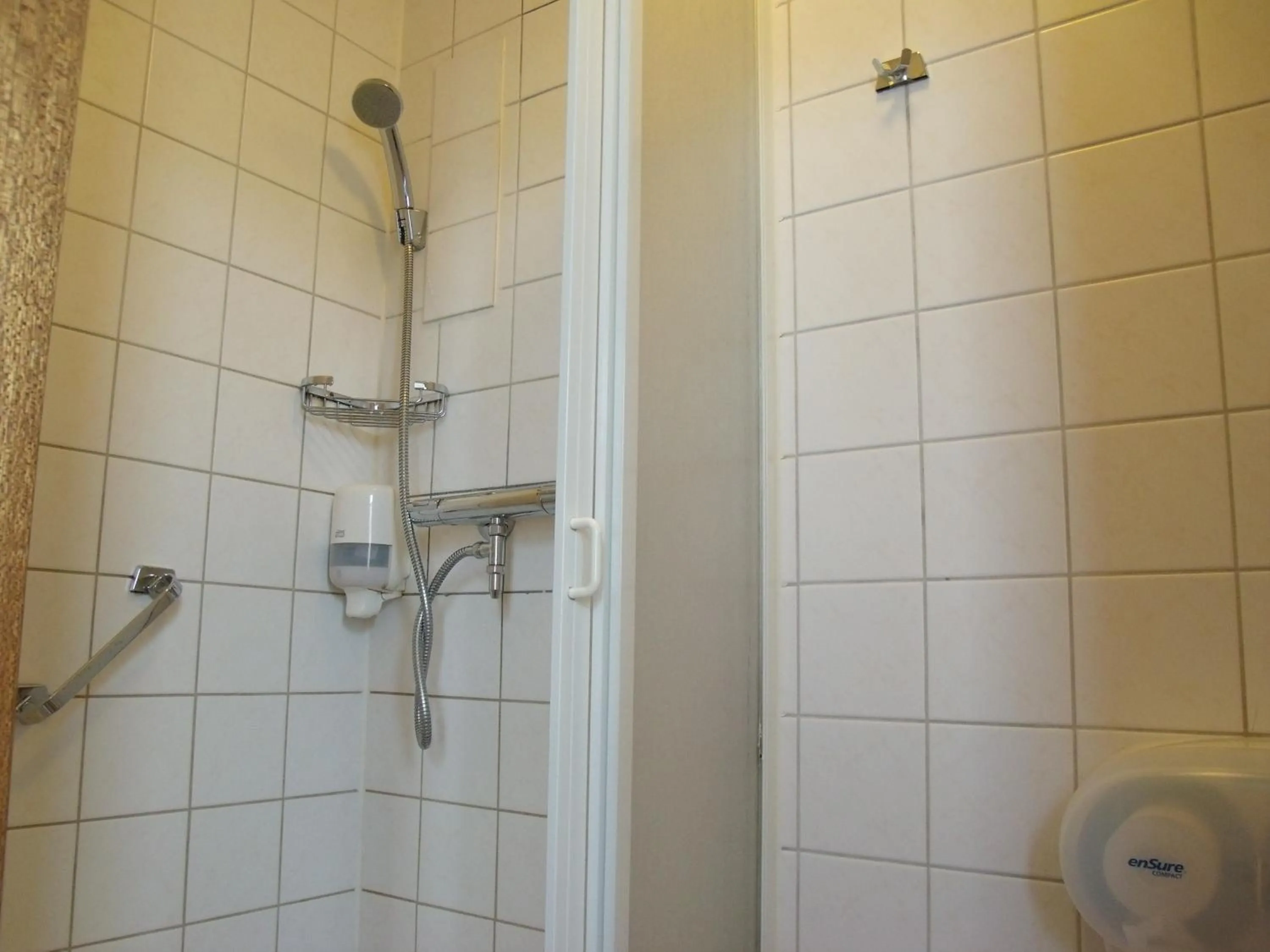 Shower in Zorn Hotel Duinlust