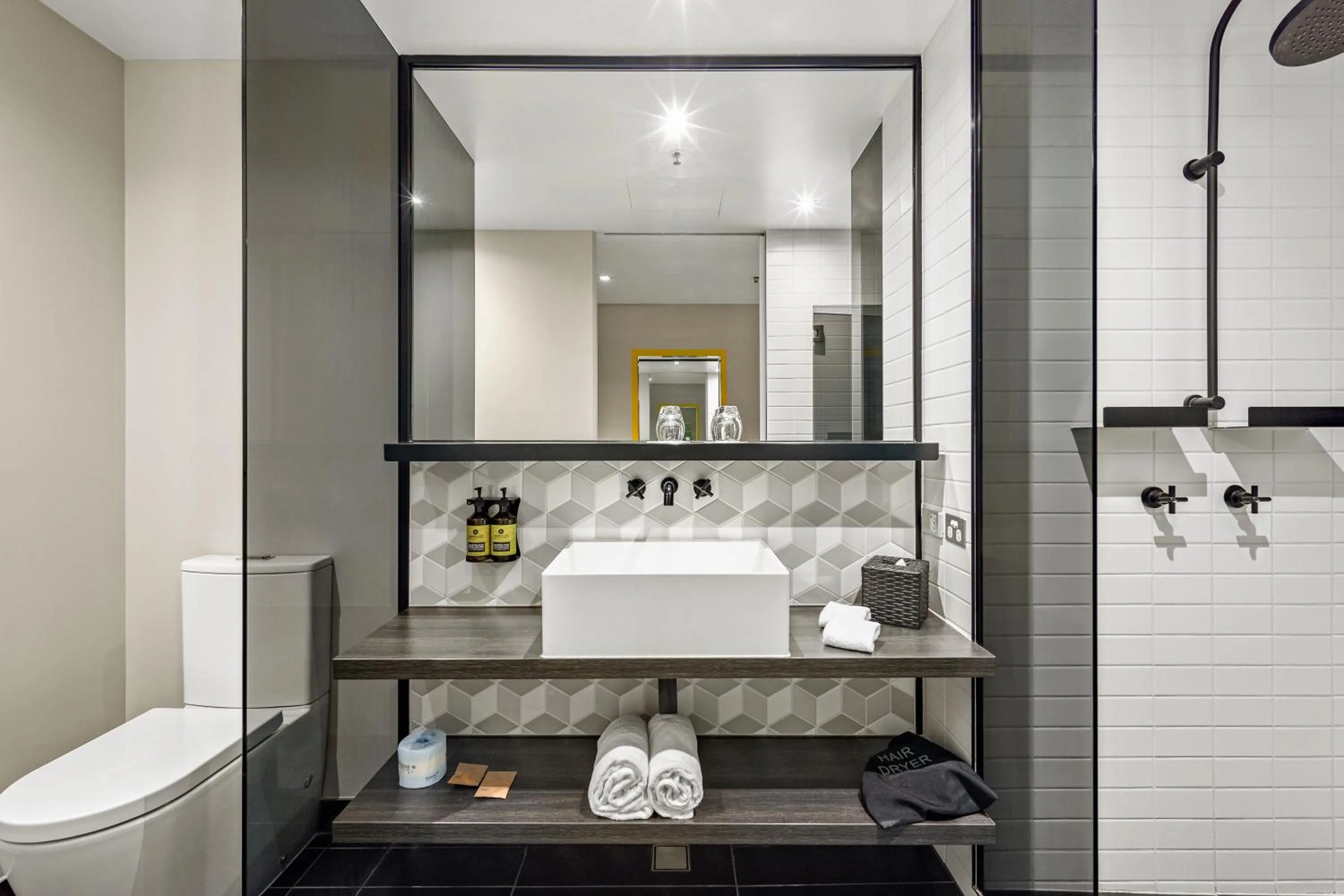 Shower in Peppers Docklands