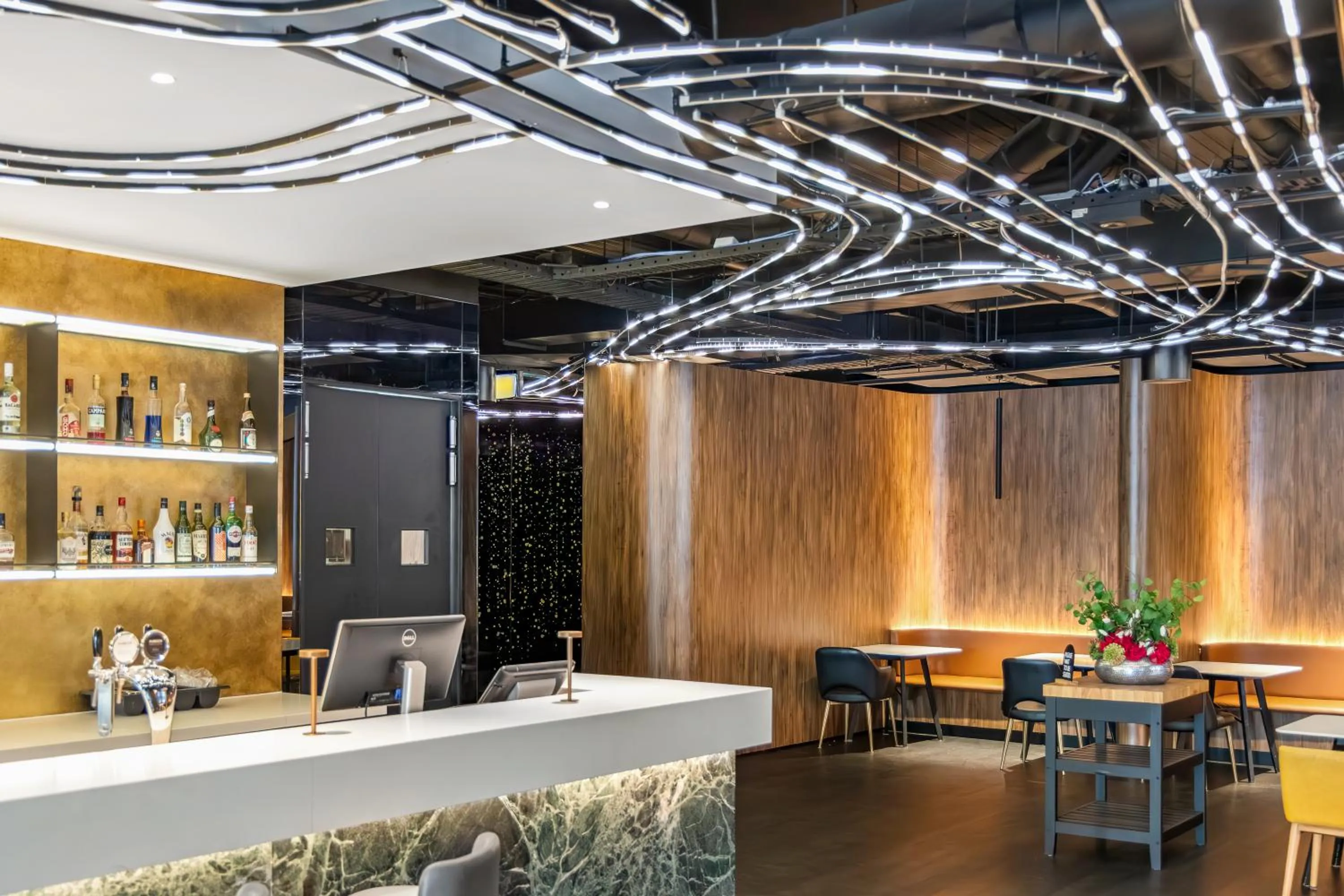 Restaurant/places to eat in Peppers Docklands