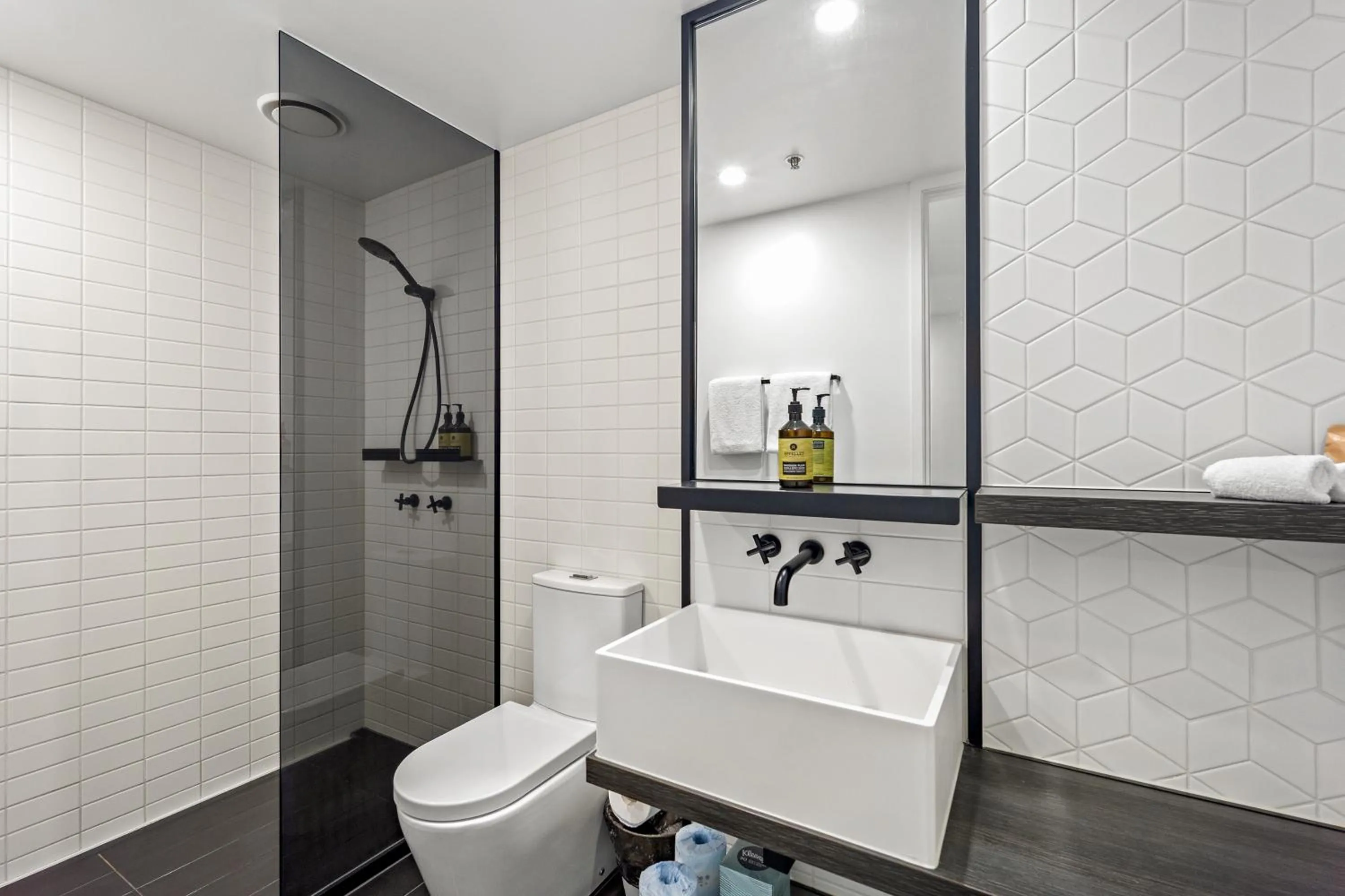 Shower in Peppers Docklands