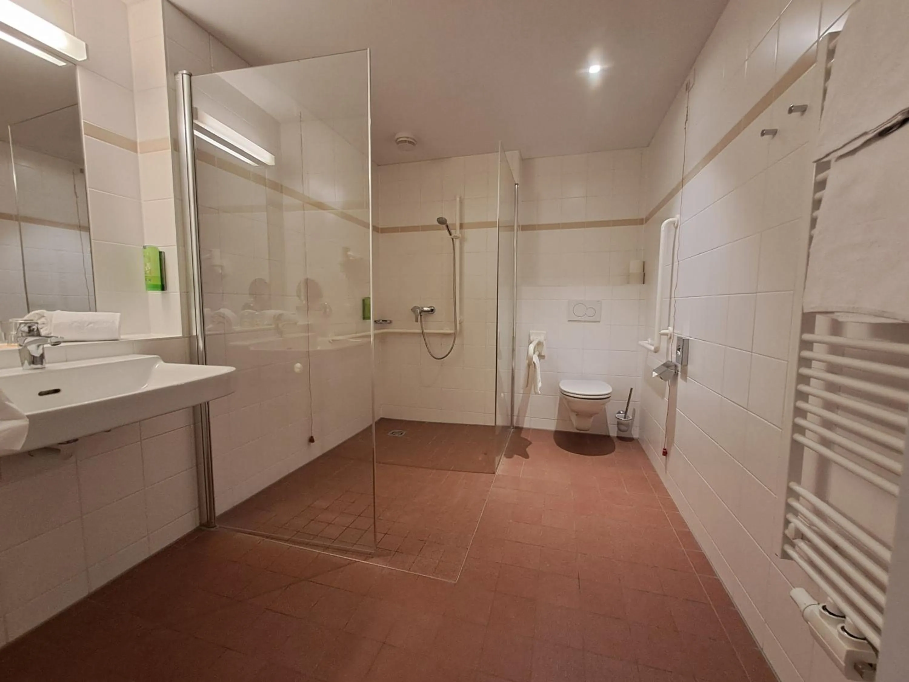 Shower in JUFA Hotel Stubenbergsee