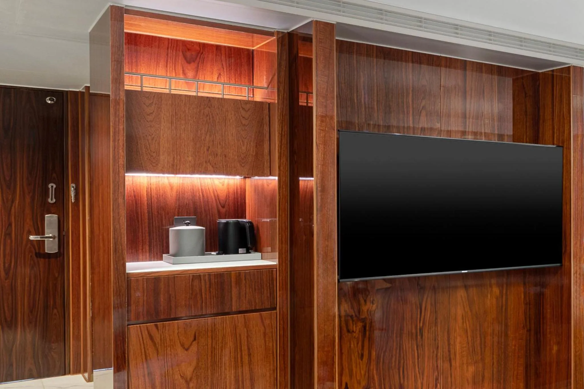 Photo of the whole room in voco Lianyungang Haizhou Bay by IHG