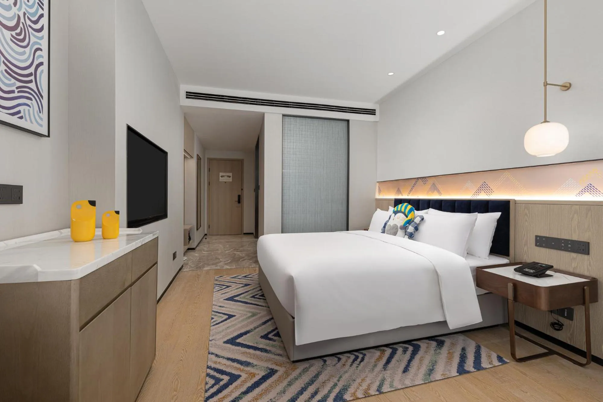 Bed in voco Lianyungang Haizhou Bay by IHG