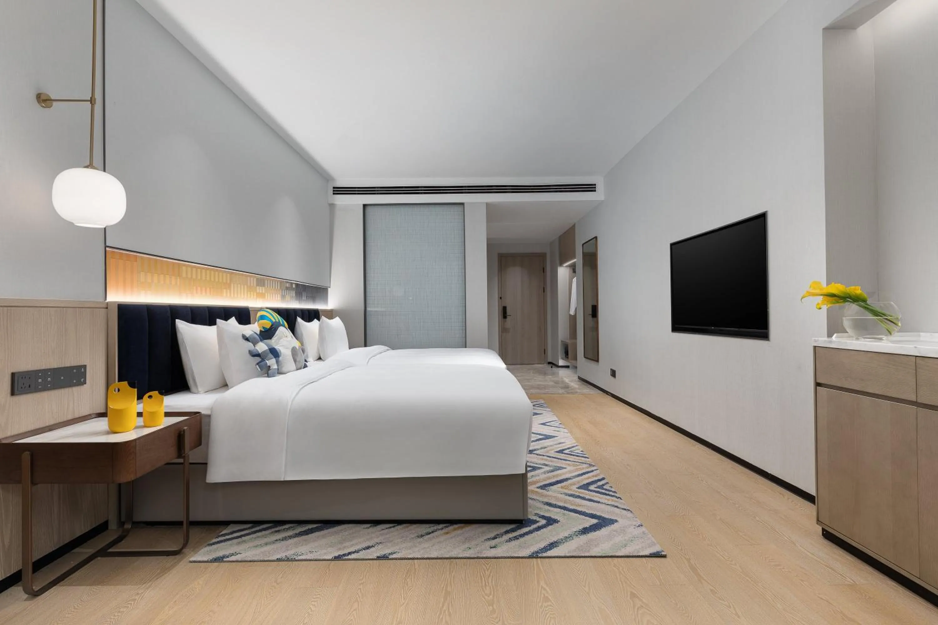 Photo of the whole room, Bed in voco Lianyungang Haizhou Bay by IHG