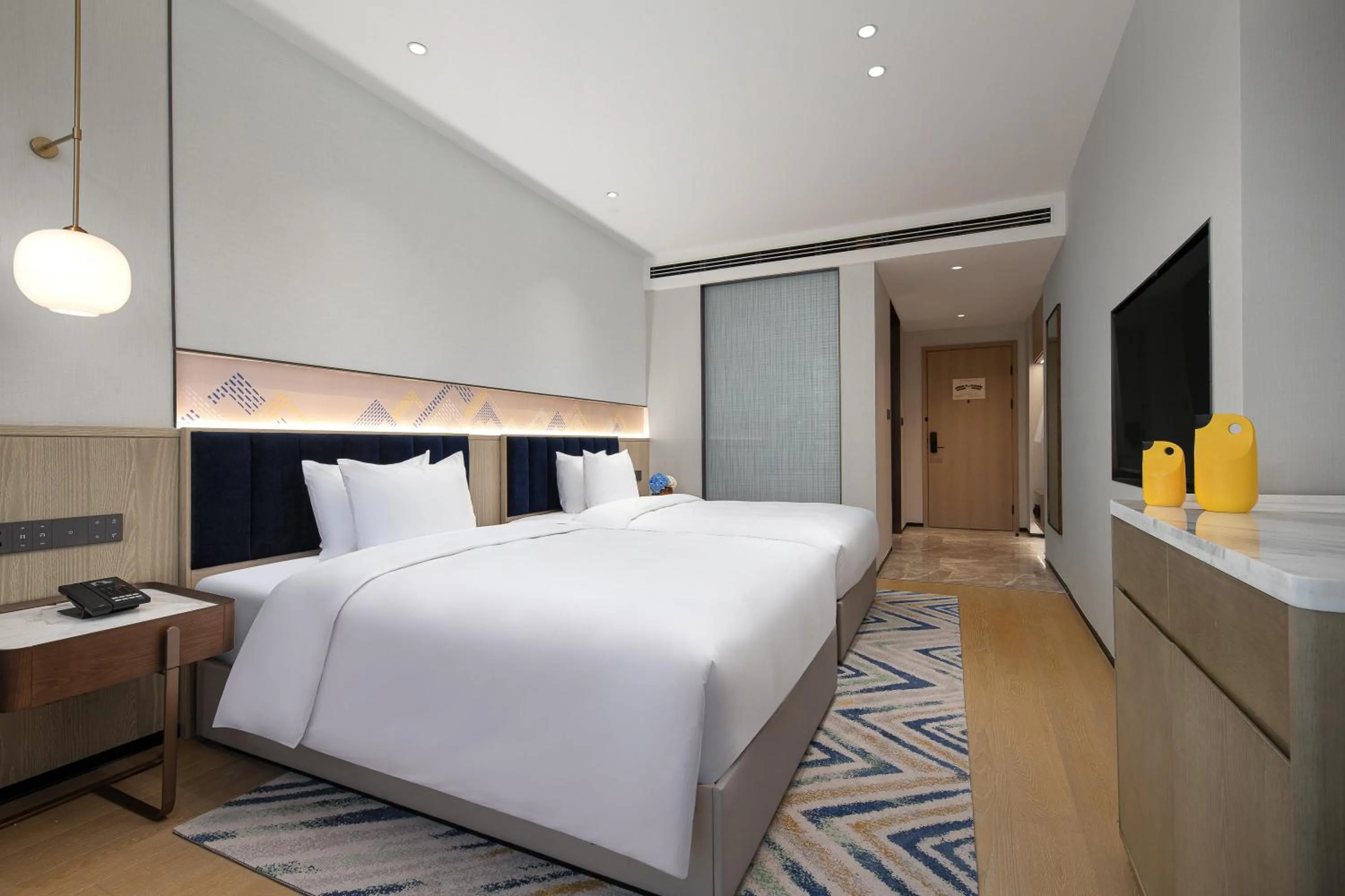 Photo of the whole room, Bed in voco Lianyungang Haizhou Bay by IHG