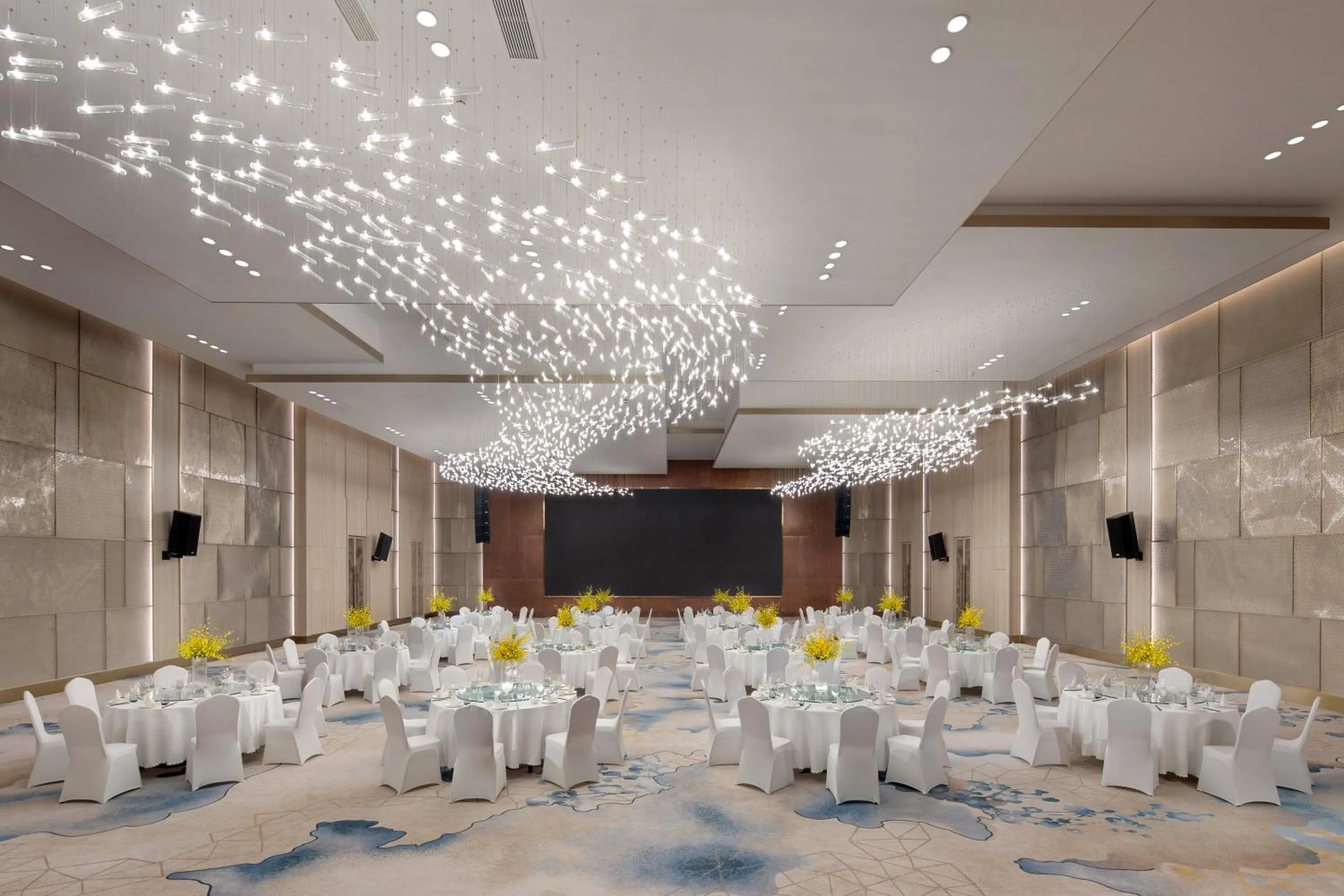 Banquet/Function facilities in voco Lianyungang Haizhou Bay by IHG