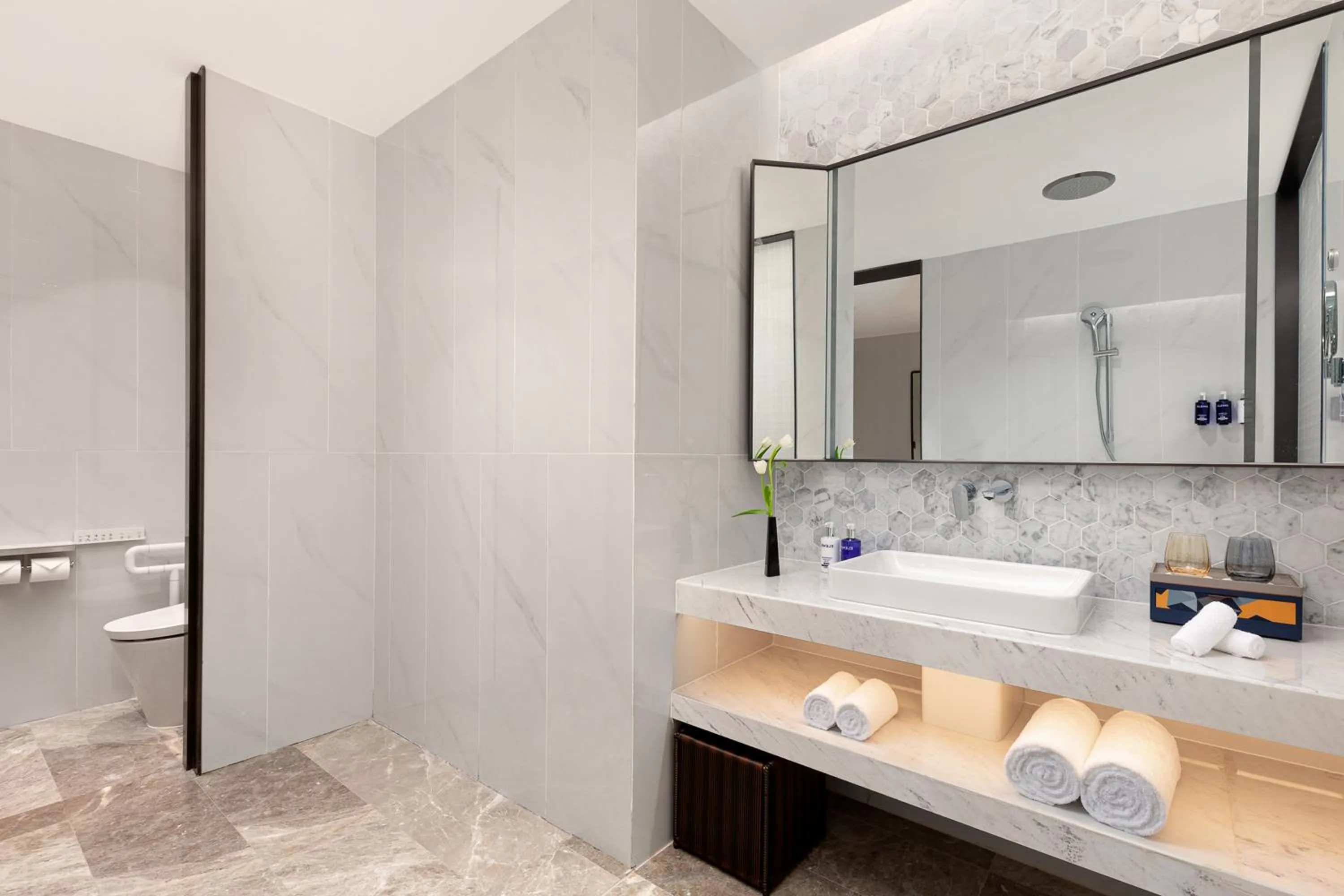 Bathroom in voco Lianyungang Haizhou Bay by IHG