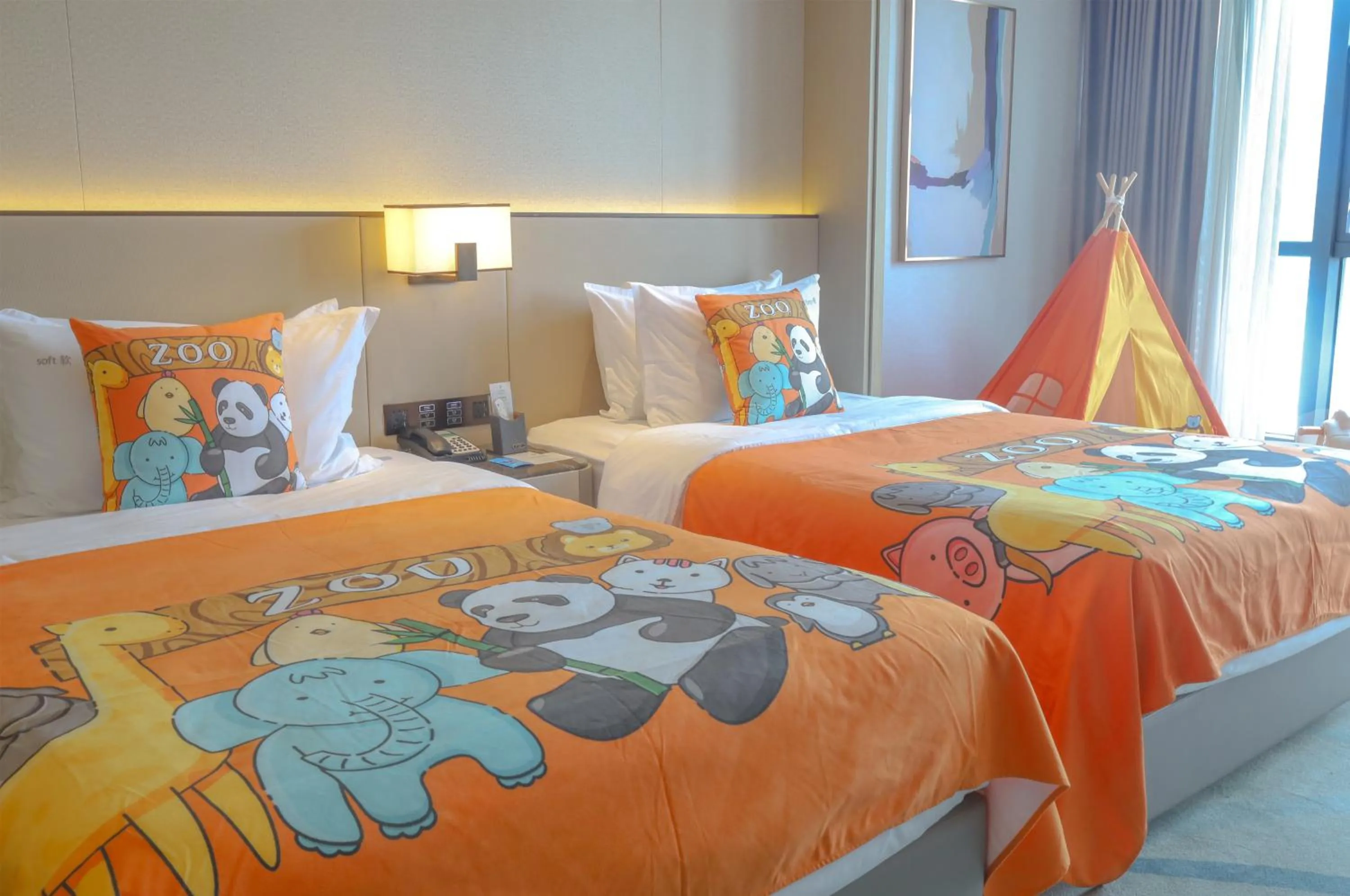 Photo of the whole room, Bed in Holiday Inn Ningde Dijing by IHG