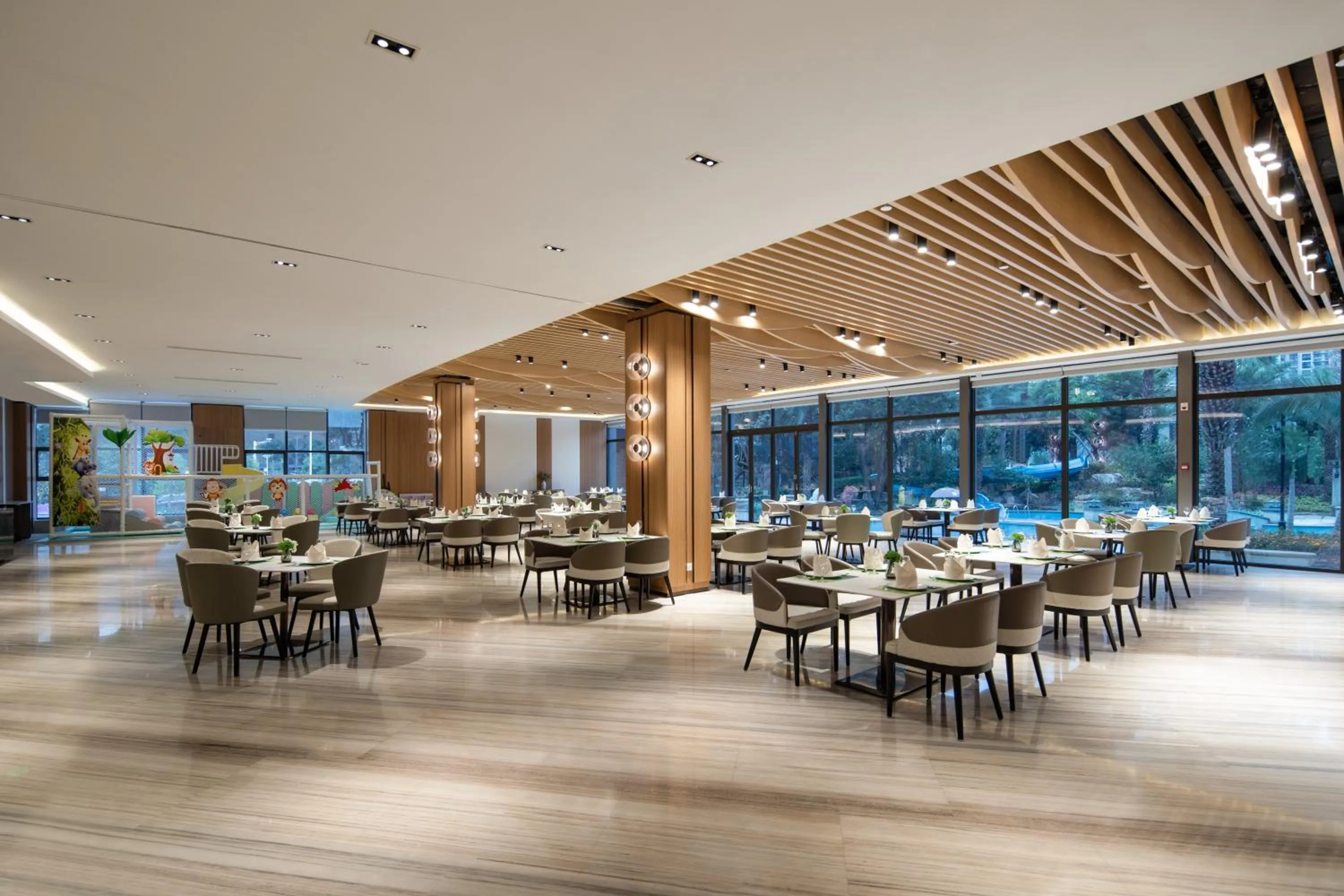 Restaurant/places to eat in Holiday Inn Ningde Dijing by IHG