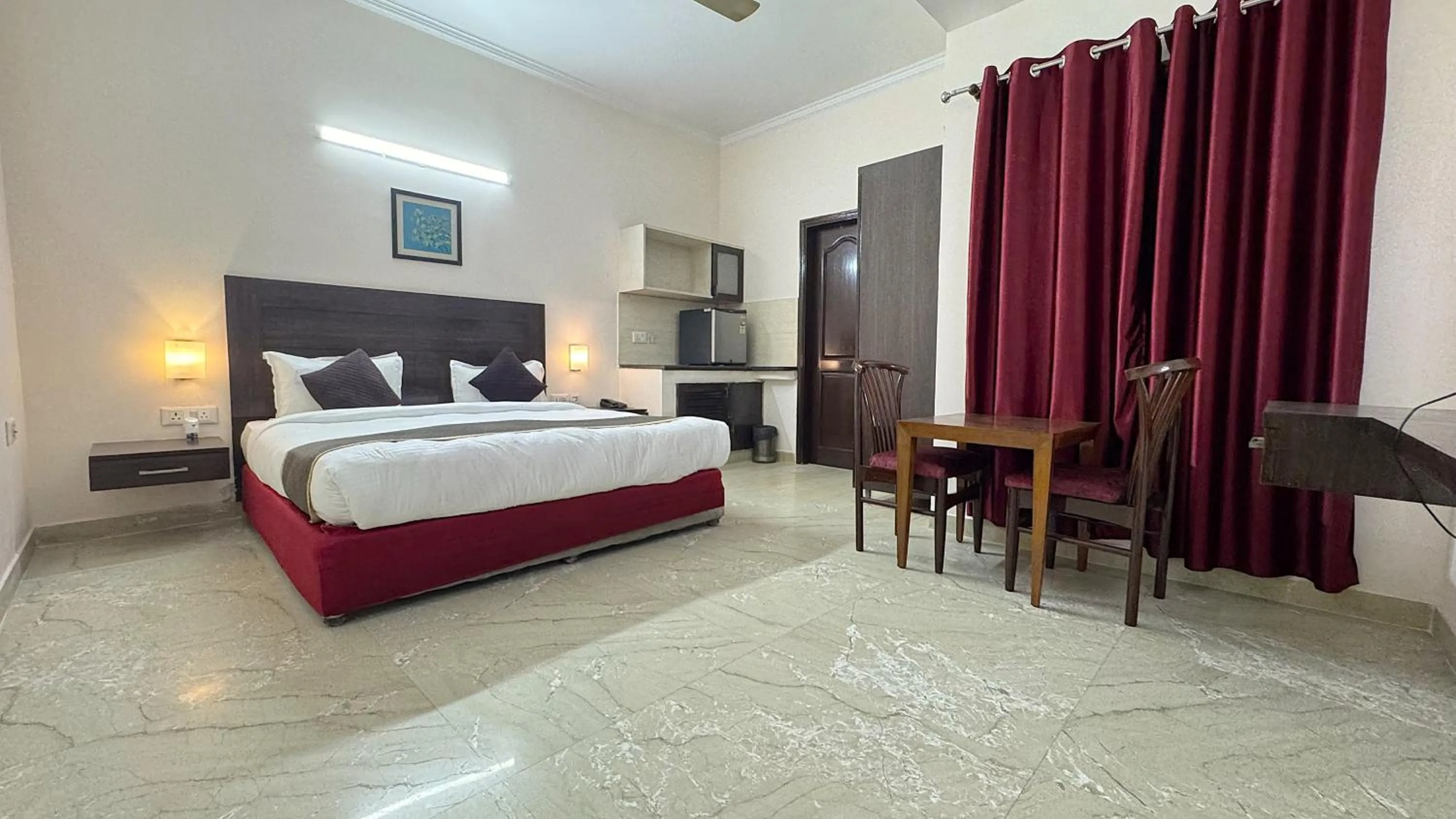 Bed in HOTEL JASHN INN Near Apollo Hospital