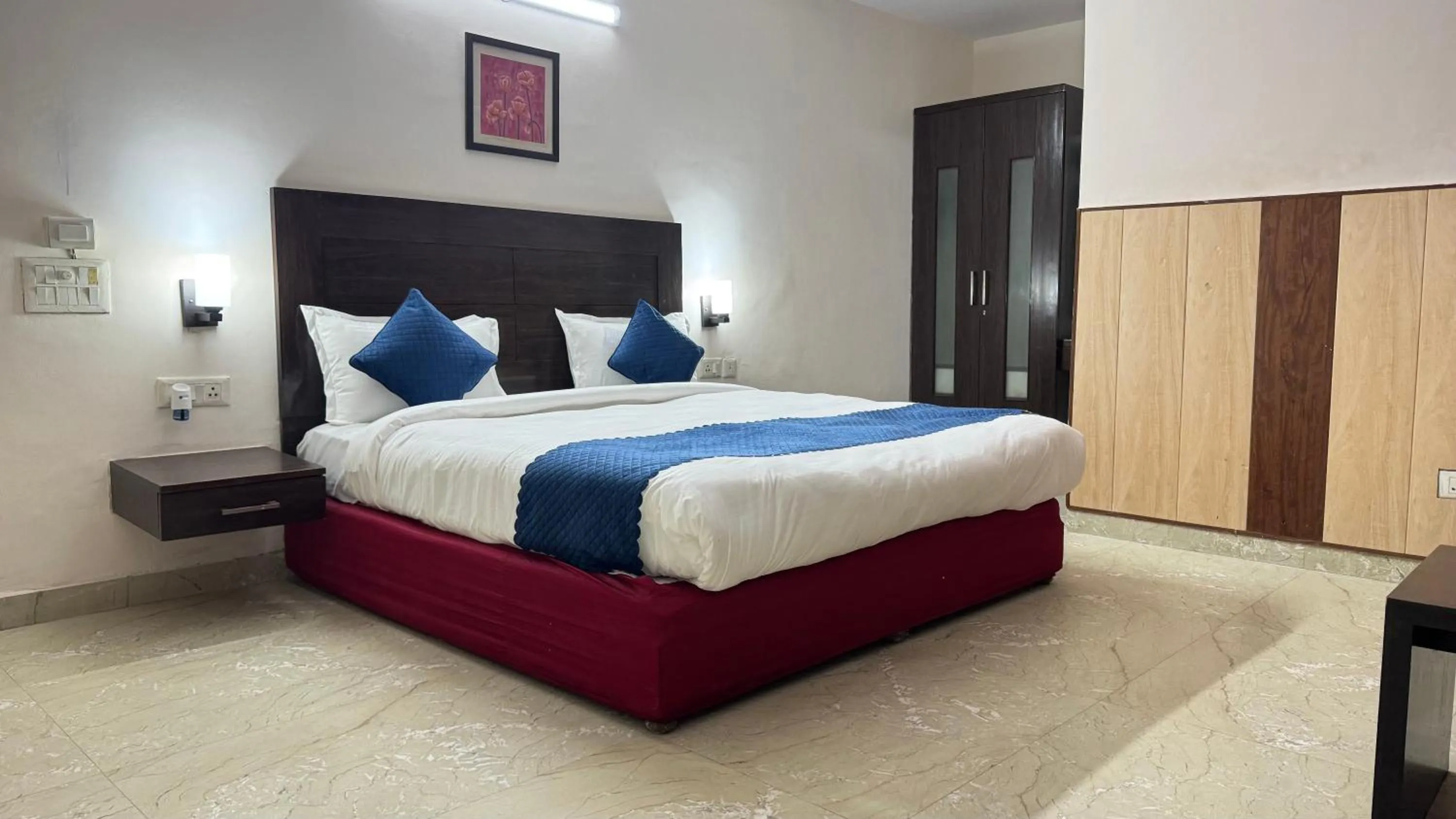 Photo of the whole room, Bed in HOTEL JASHN INN Near Apollo Hospital