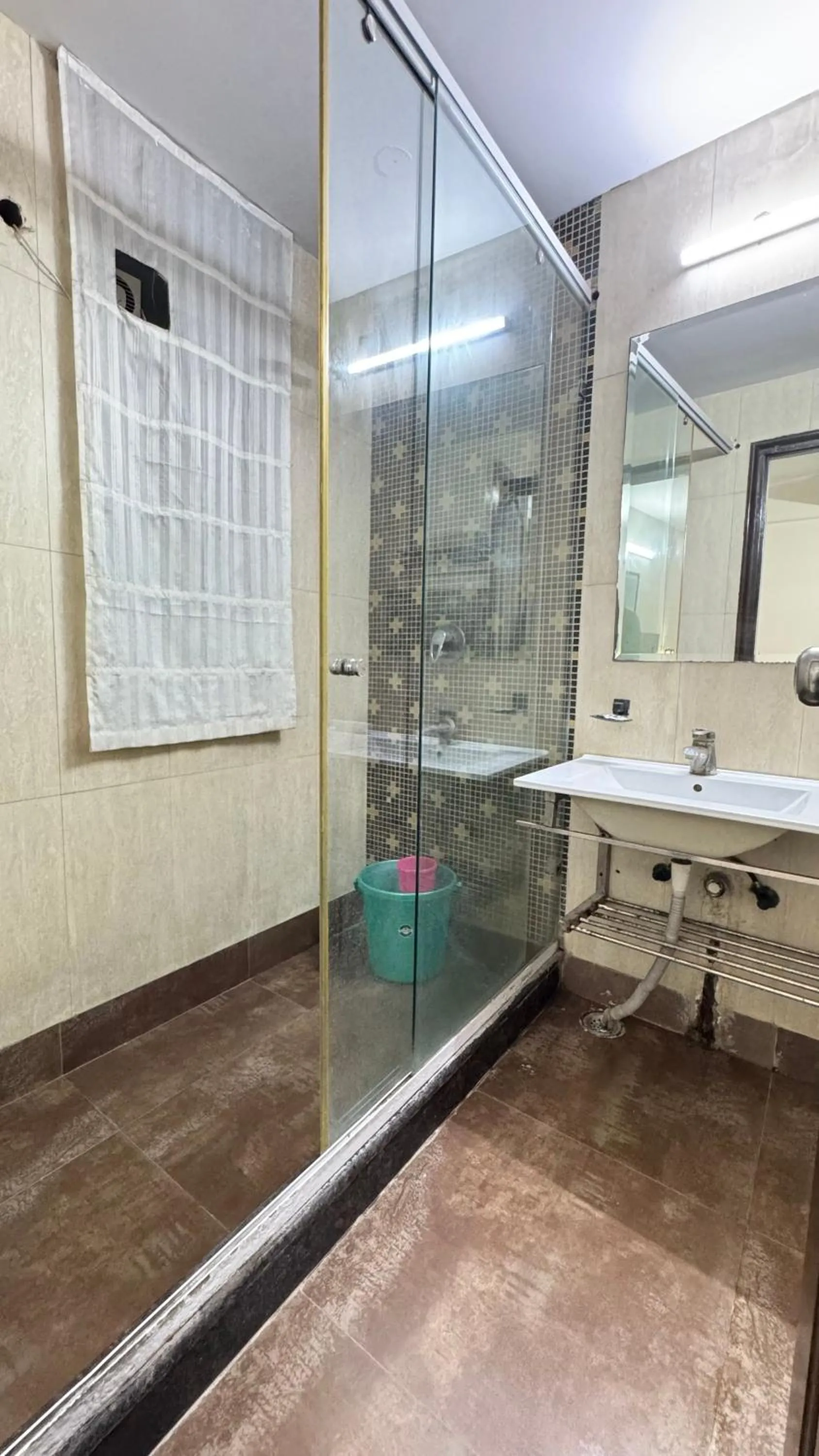 Shower in HOTEL JASHN INN Near Apollo Hospital