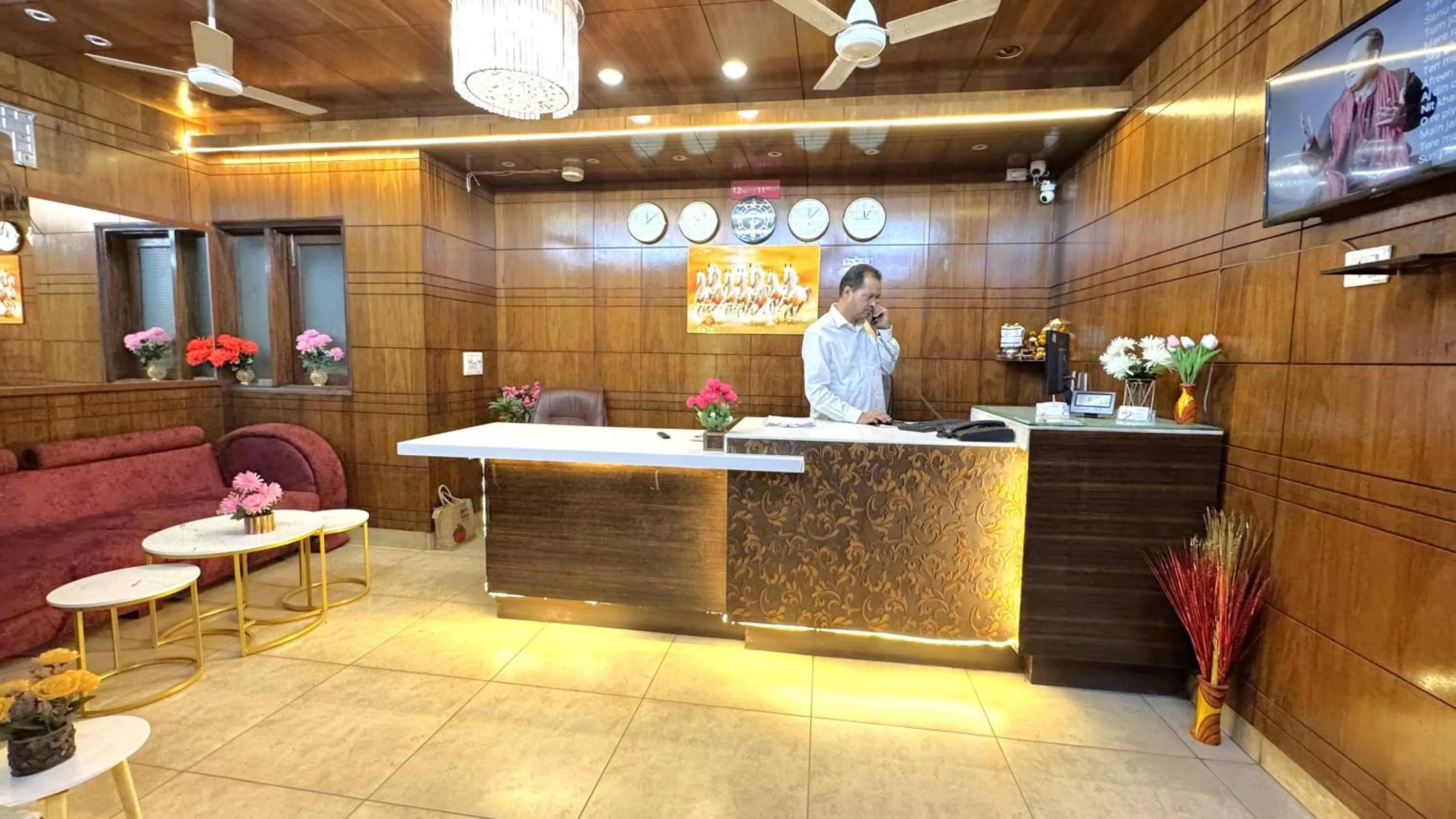 Property building in HOTEL JASHN INN Near Apollo Hospital