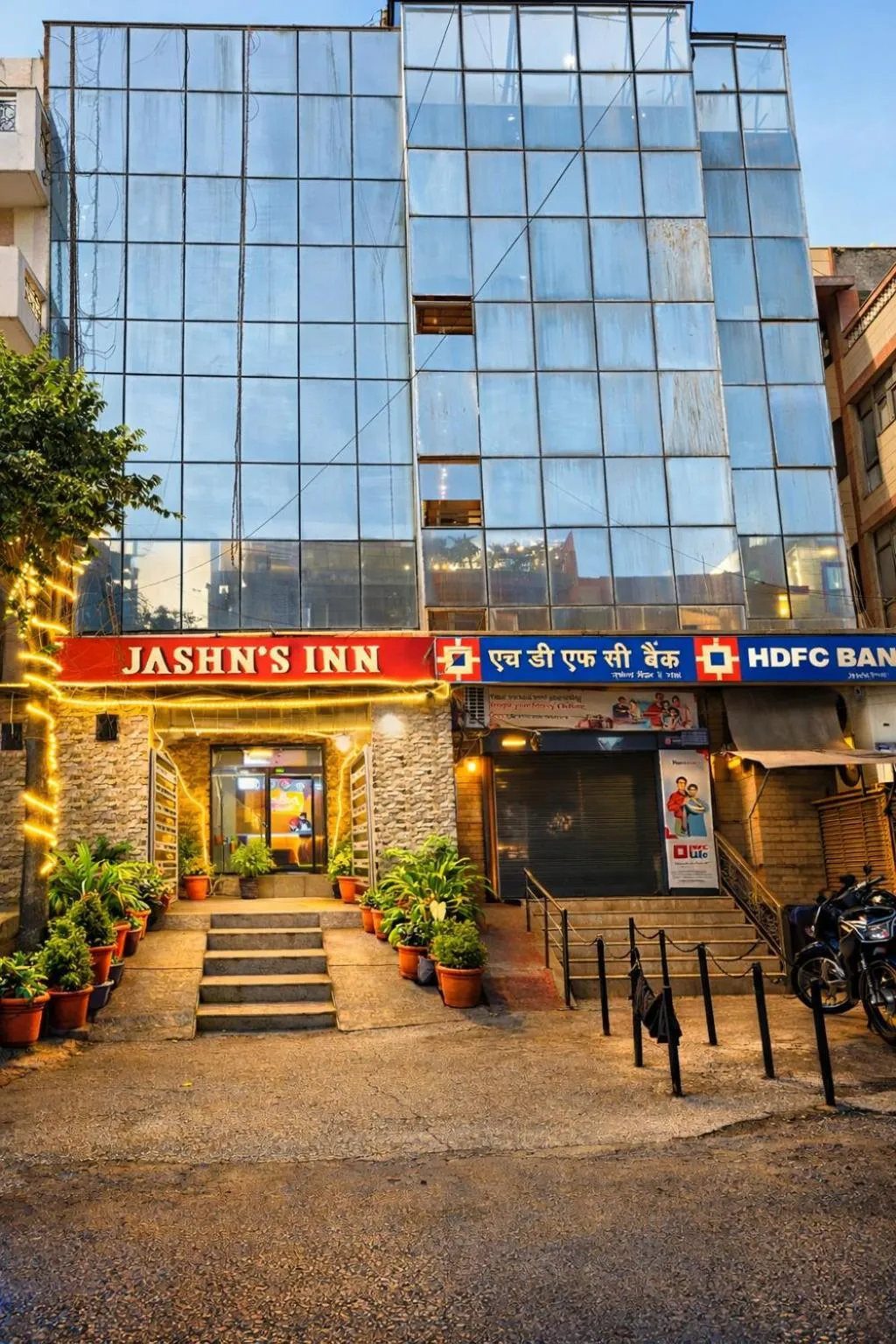 Property building in HOTEL JASHN INN Near Apollo Hospital