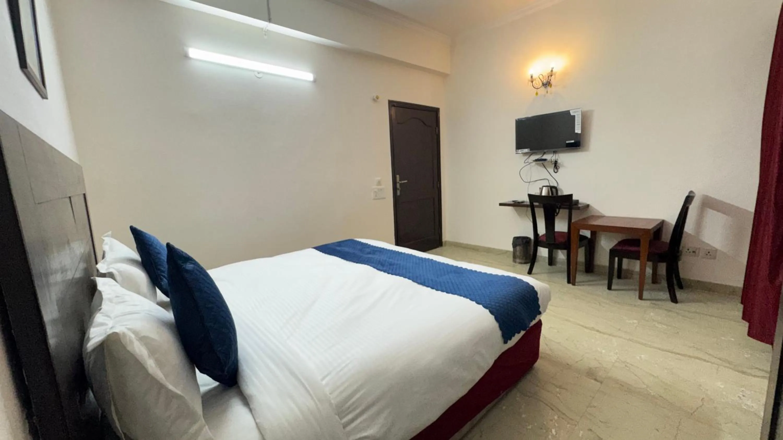 Bed in HOTEL JASHN INN Near Apollo Hospital