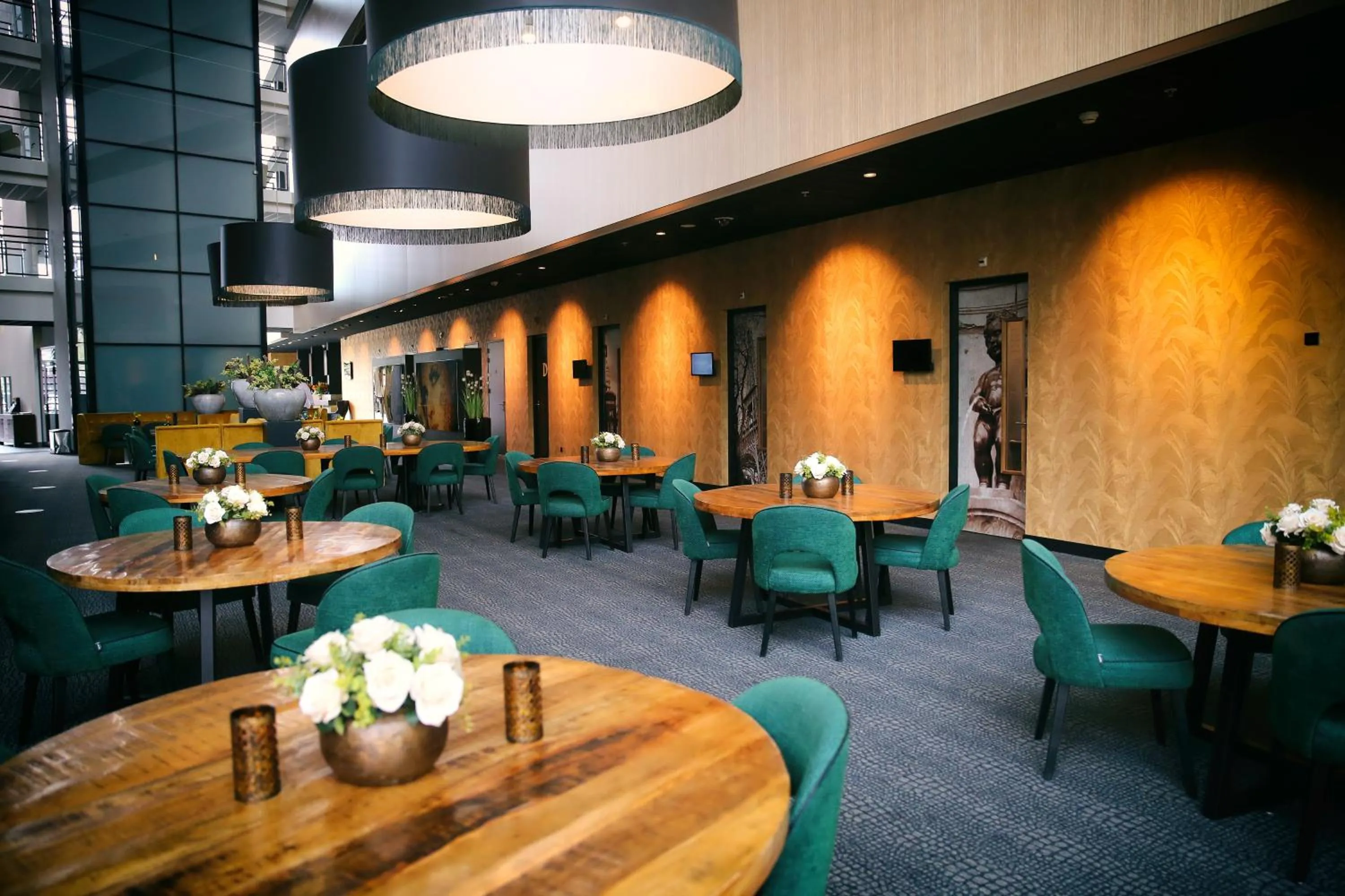 Restaurant/places to eat in Van der Valk Hotel Rotterdam - Blijdorp