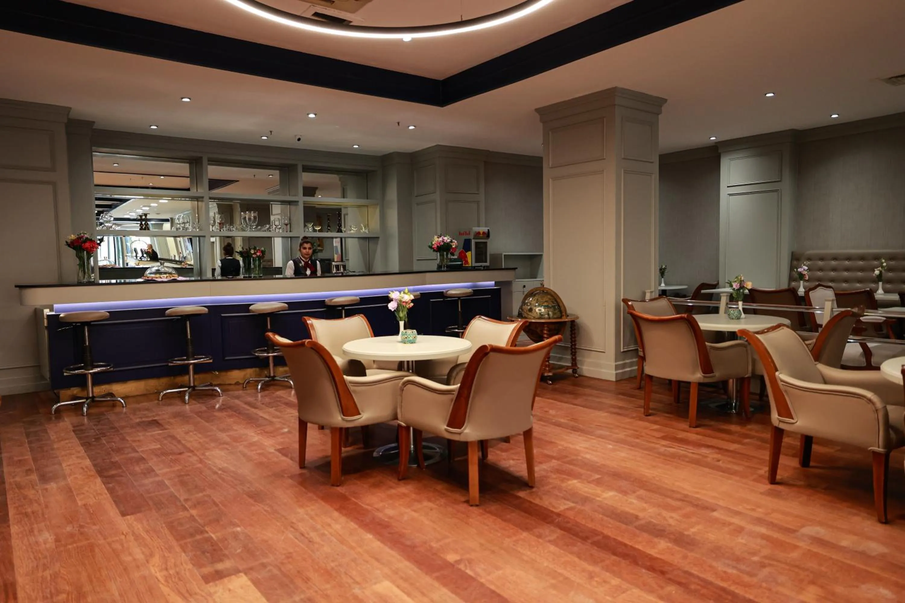 Restaurant/places to eat in Nova Plaza Orion Hotel