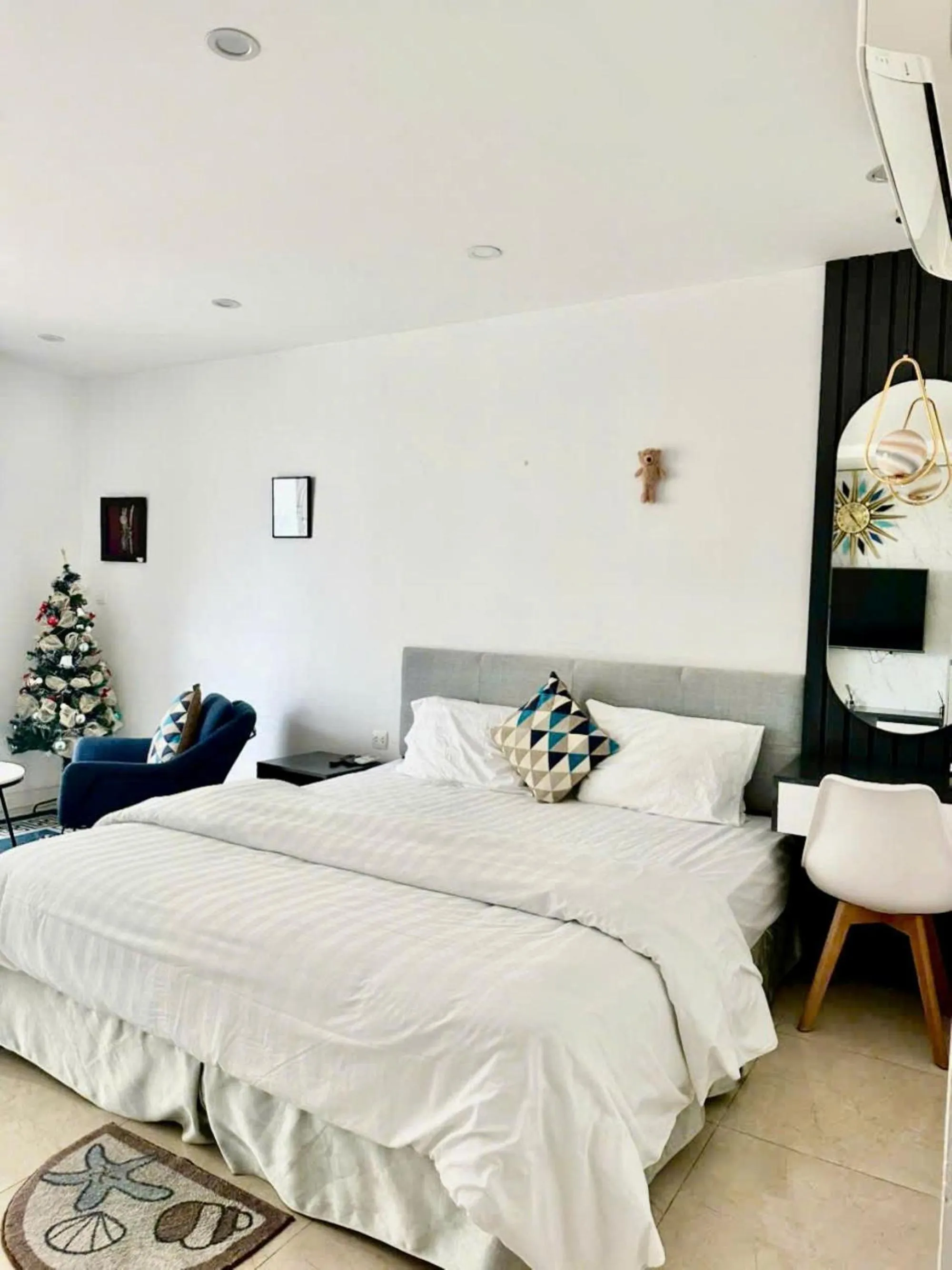 Bed in Vinhomes D'capital Premium Apartment