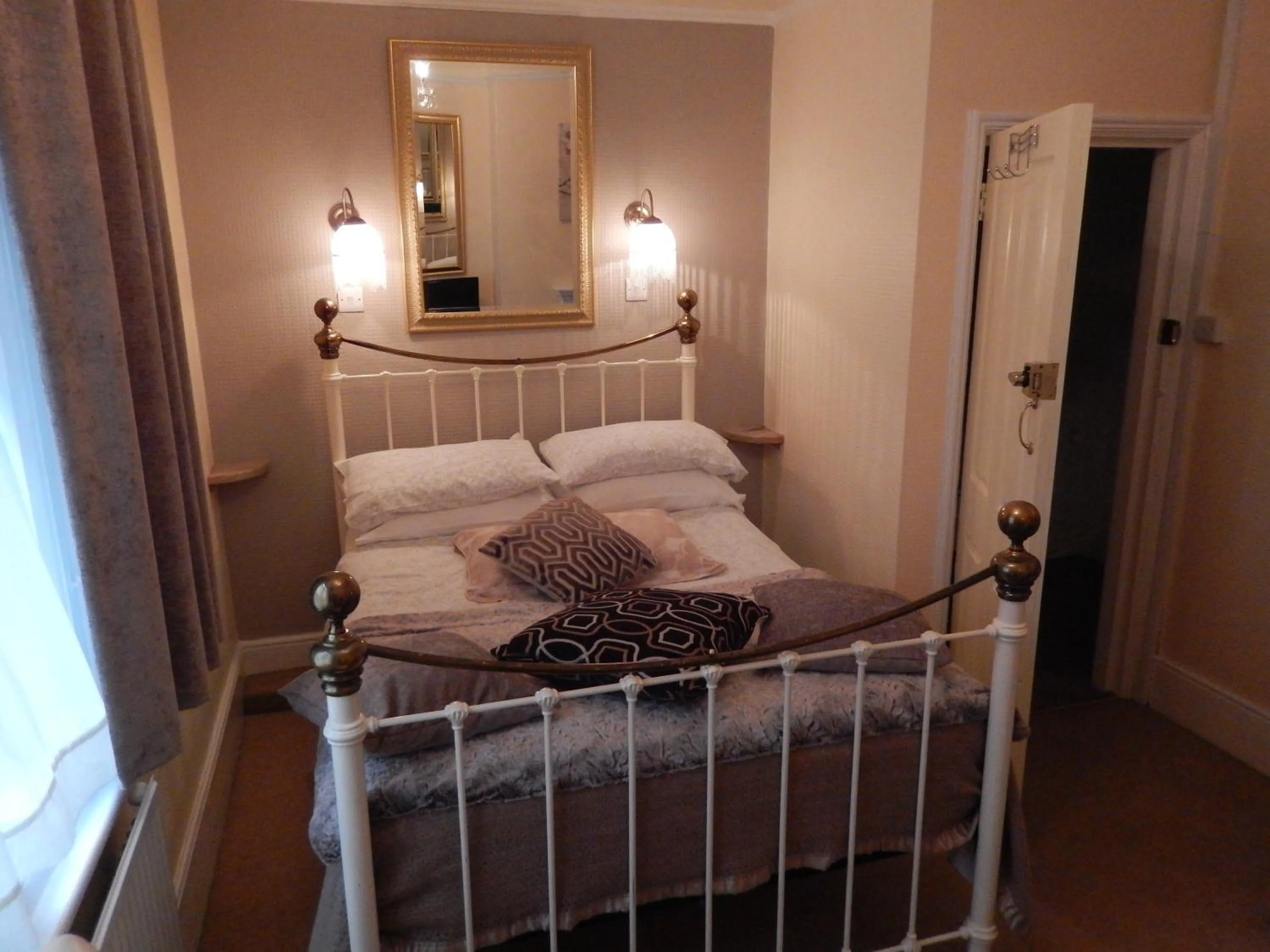 Bed in The Rutlands B&B