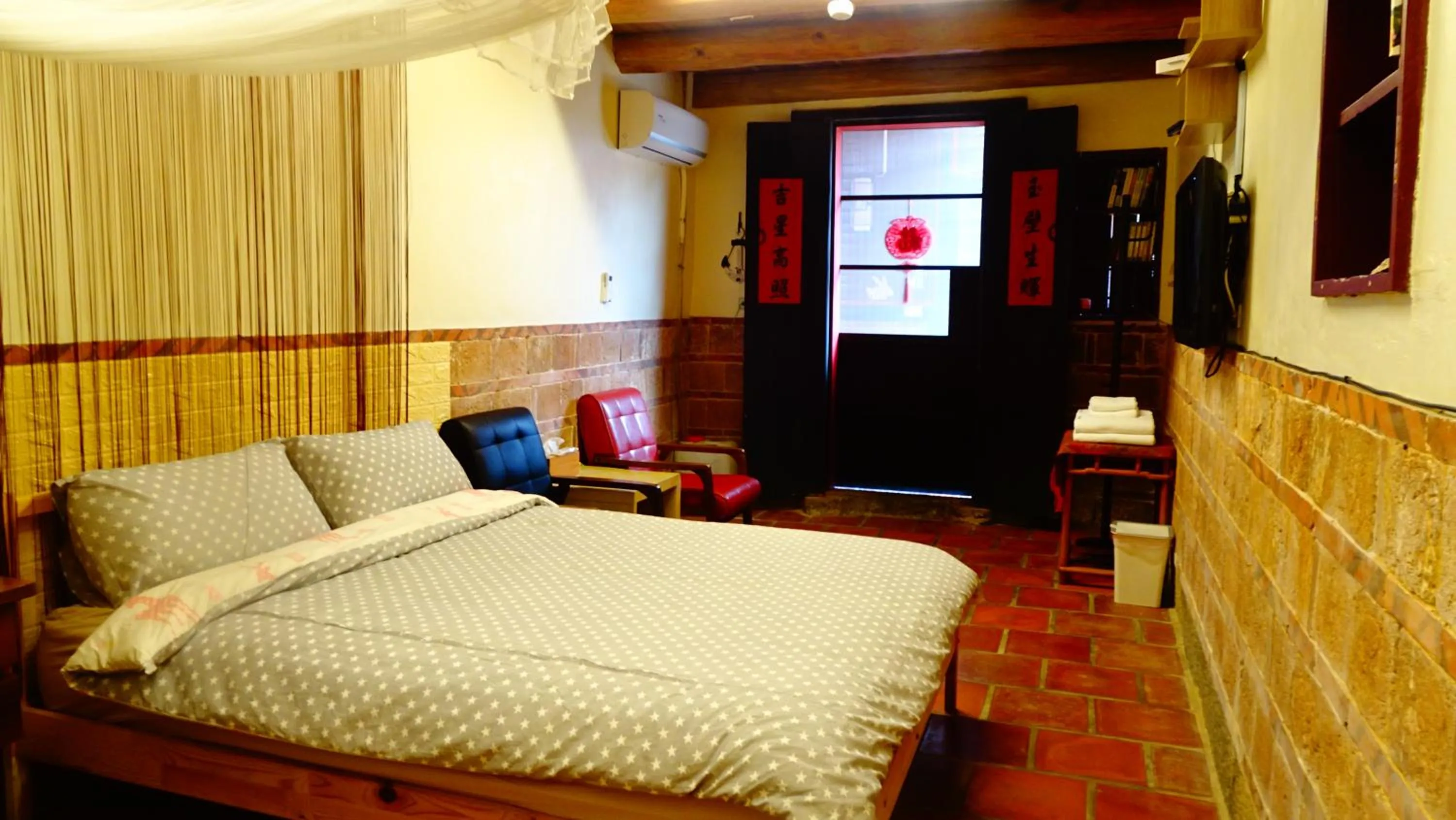 On site, Bed in Pearl B&B