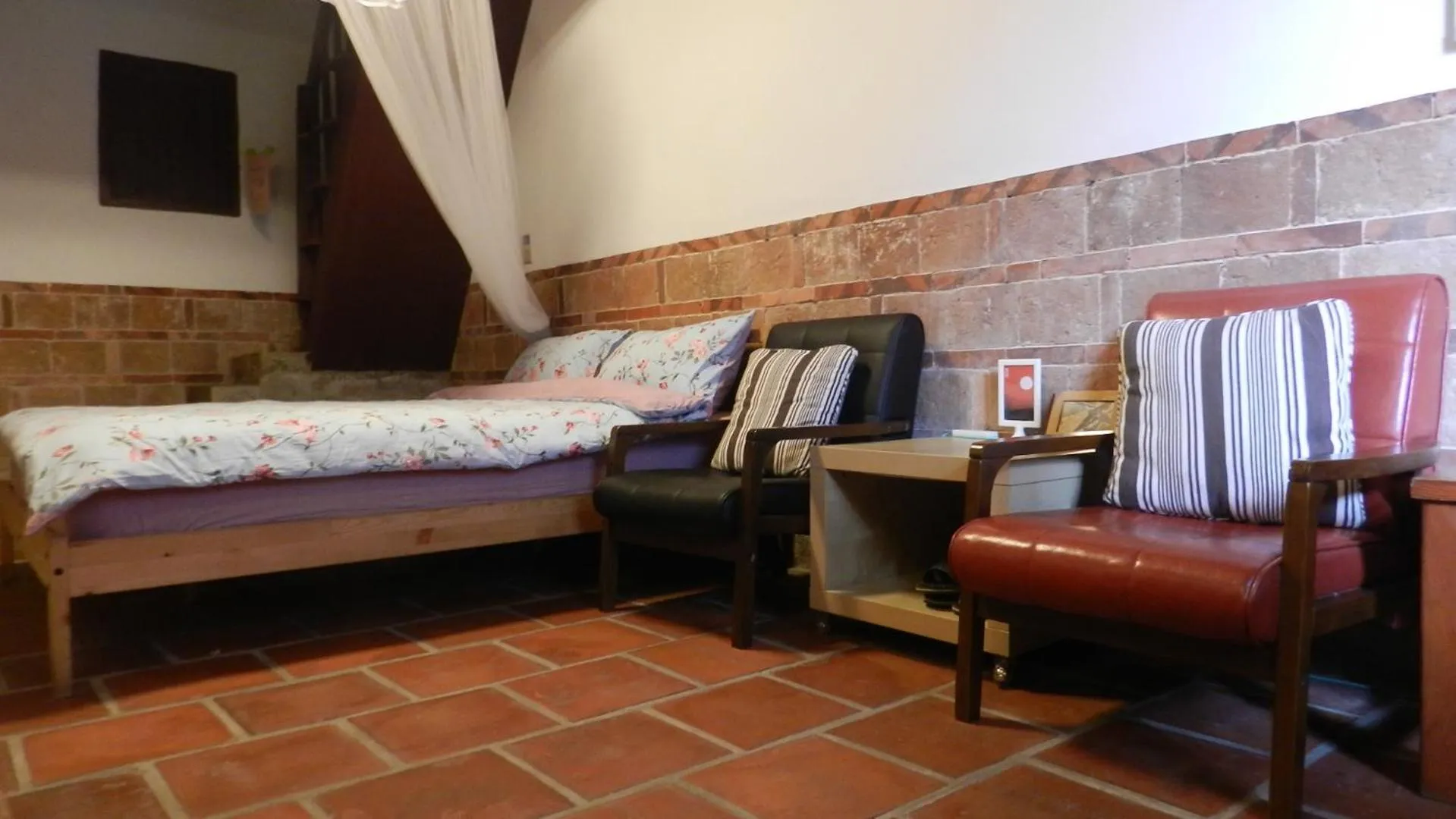 Photo of the whole room, Bed in Pearl B&B