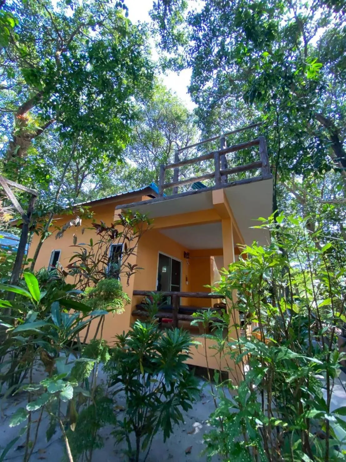 JJ Beach Resort & JJ Seafood