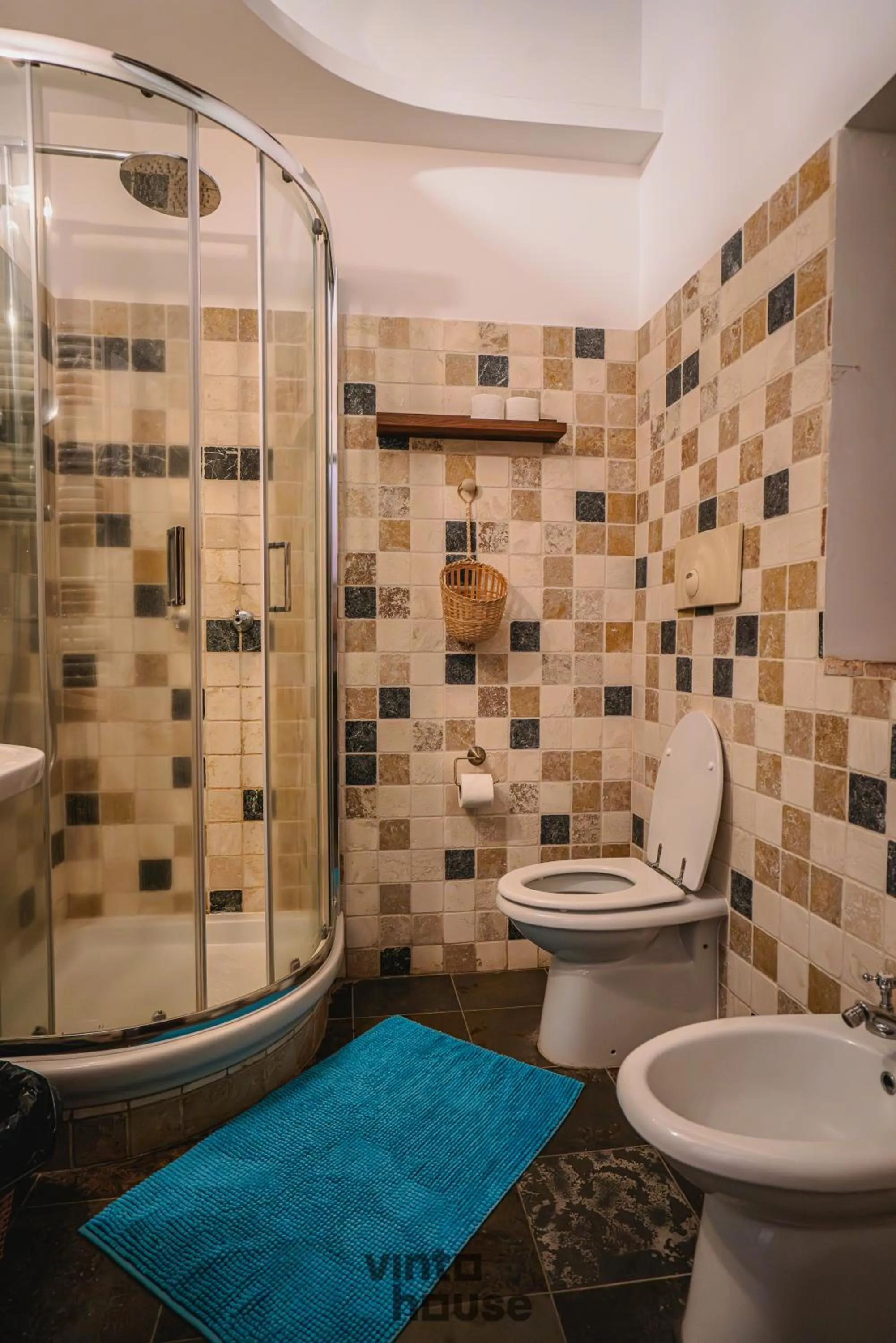 Shower in Libera Mente Civita