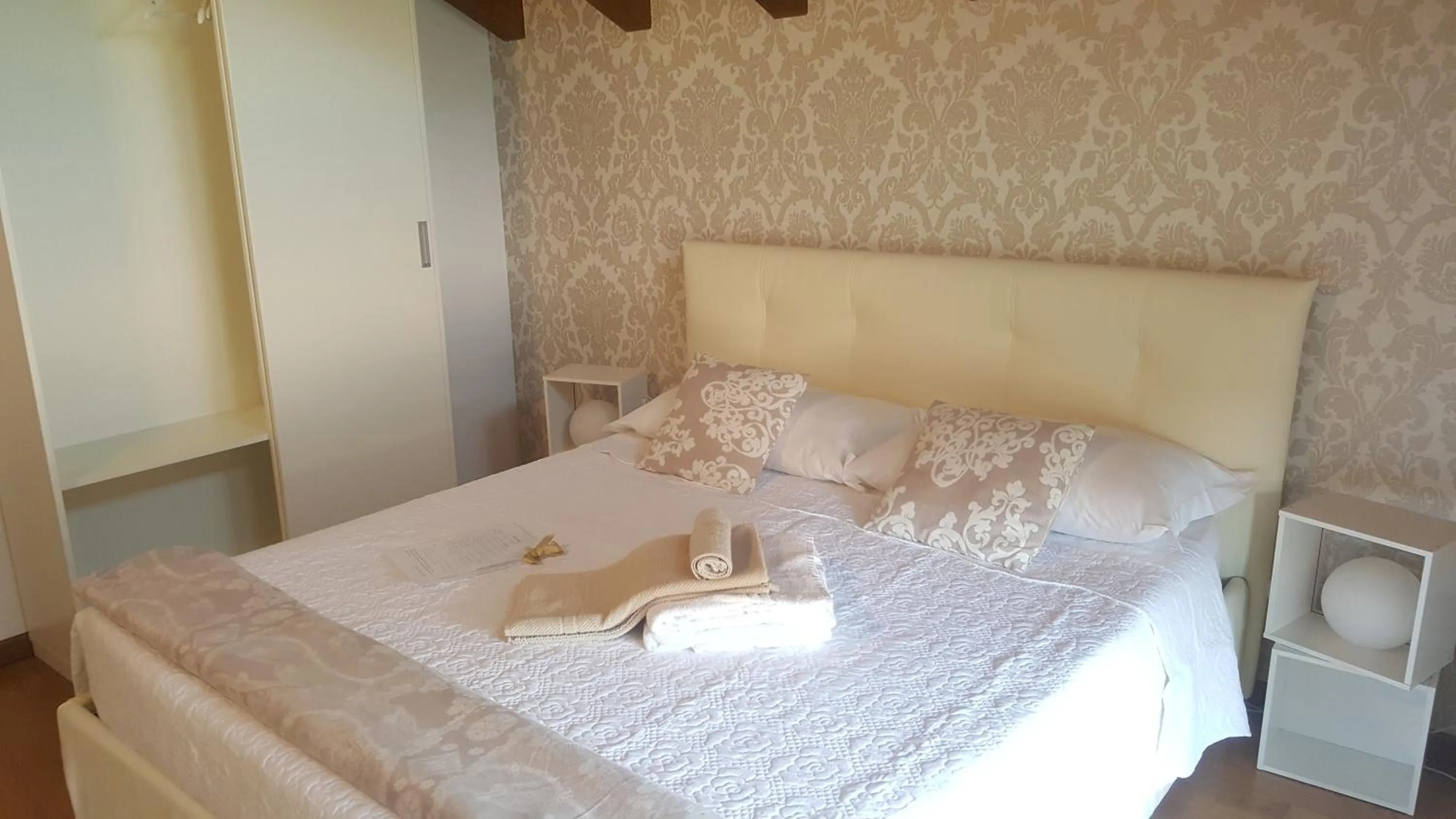 Bedroom, Bed in Donizetti Royal