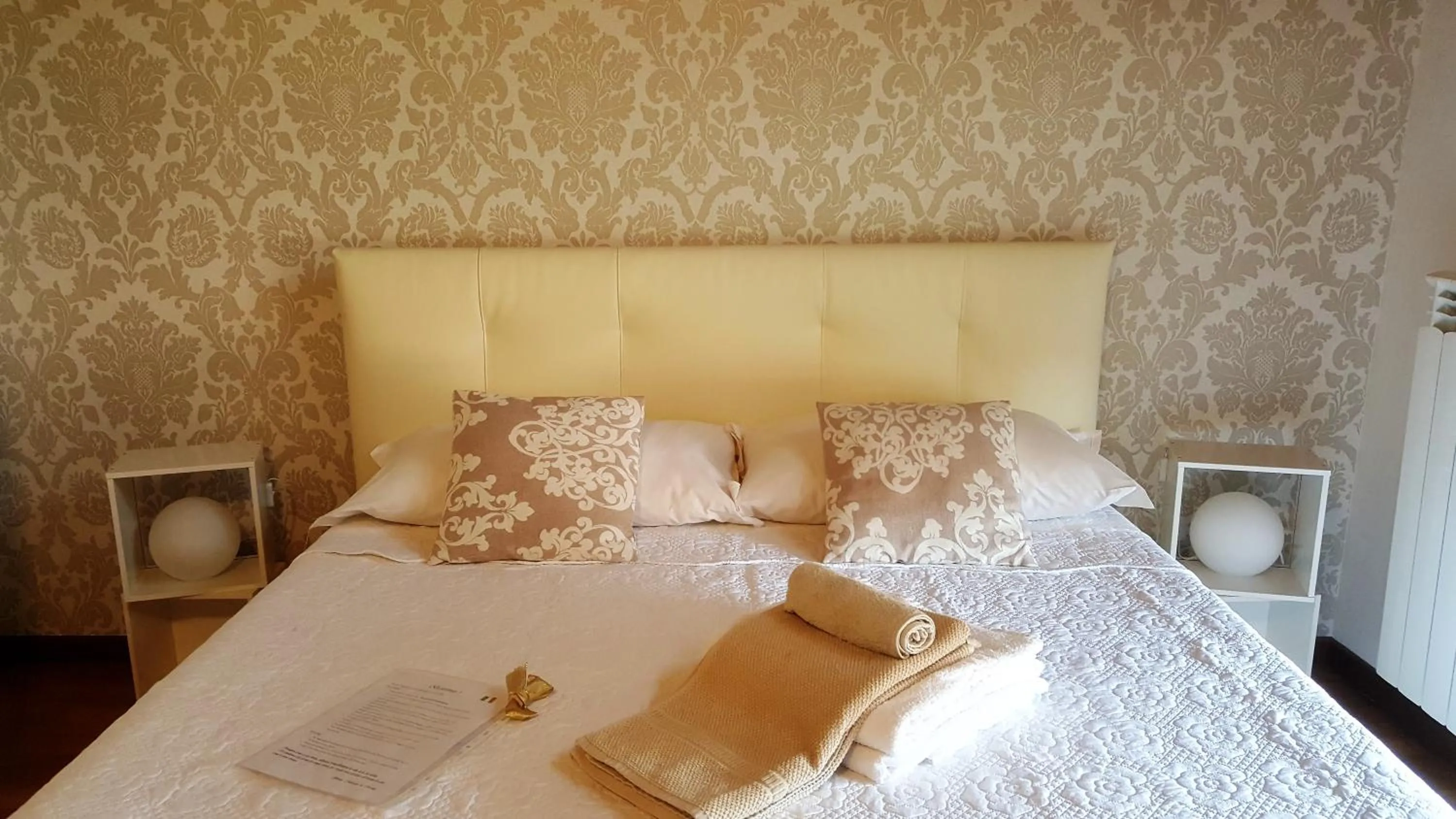 Bed in Donizetti Royal