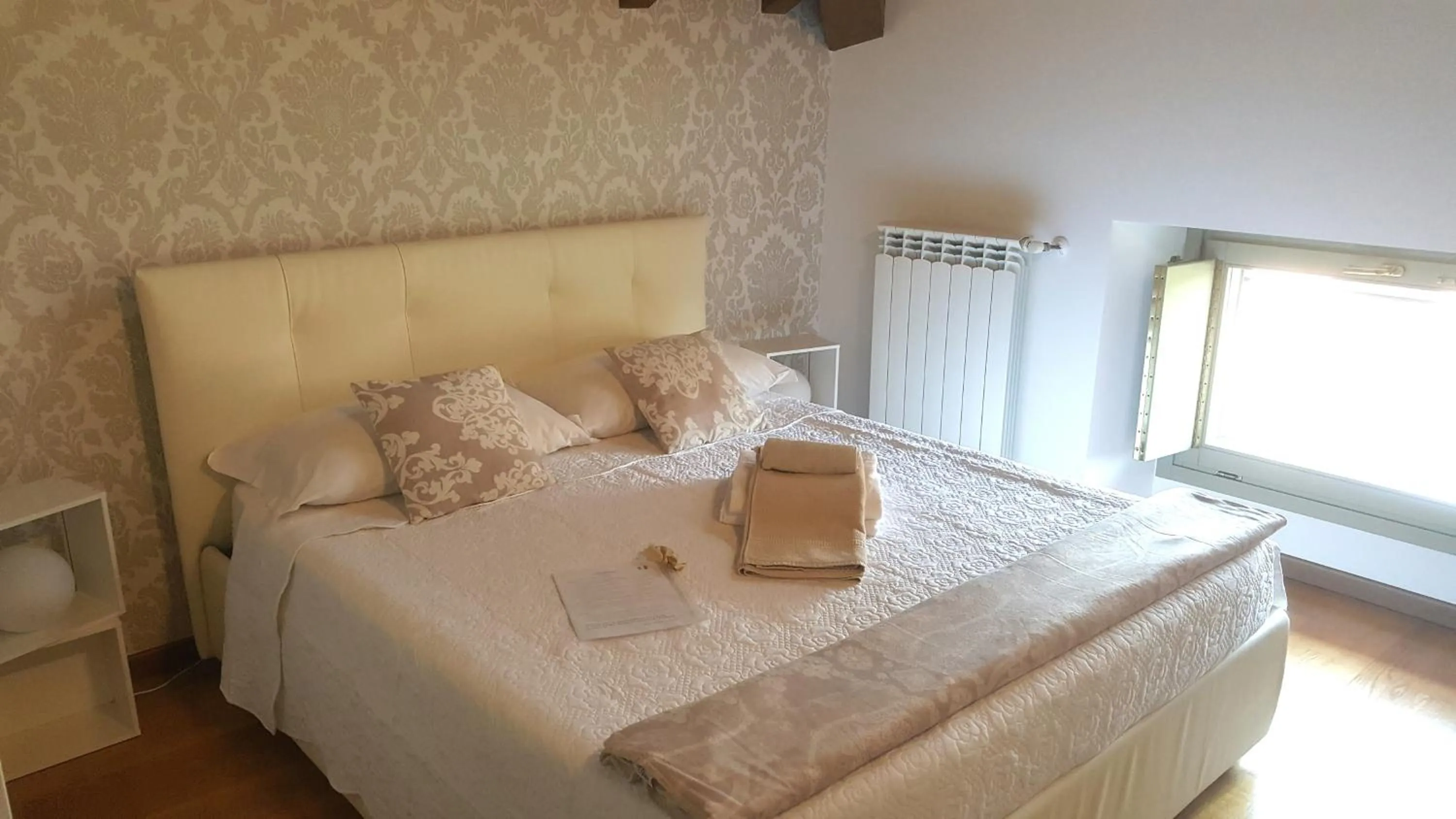 Bed in Donizetti Royal