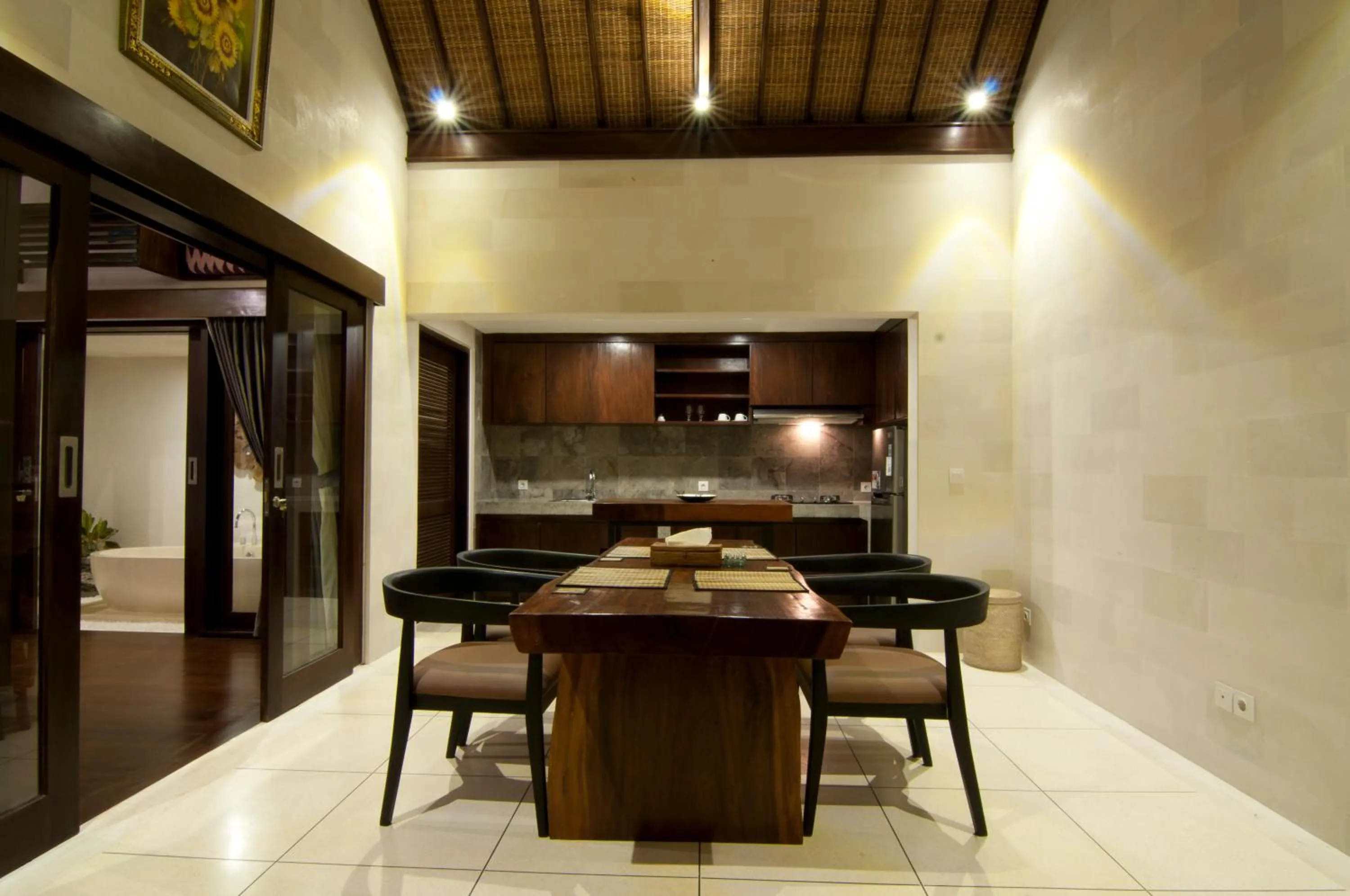 Kitchen or kitchenette in Villa Puspa
