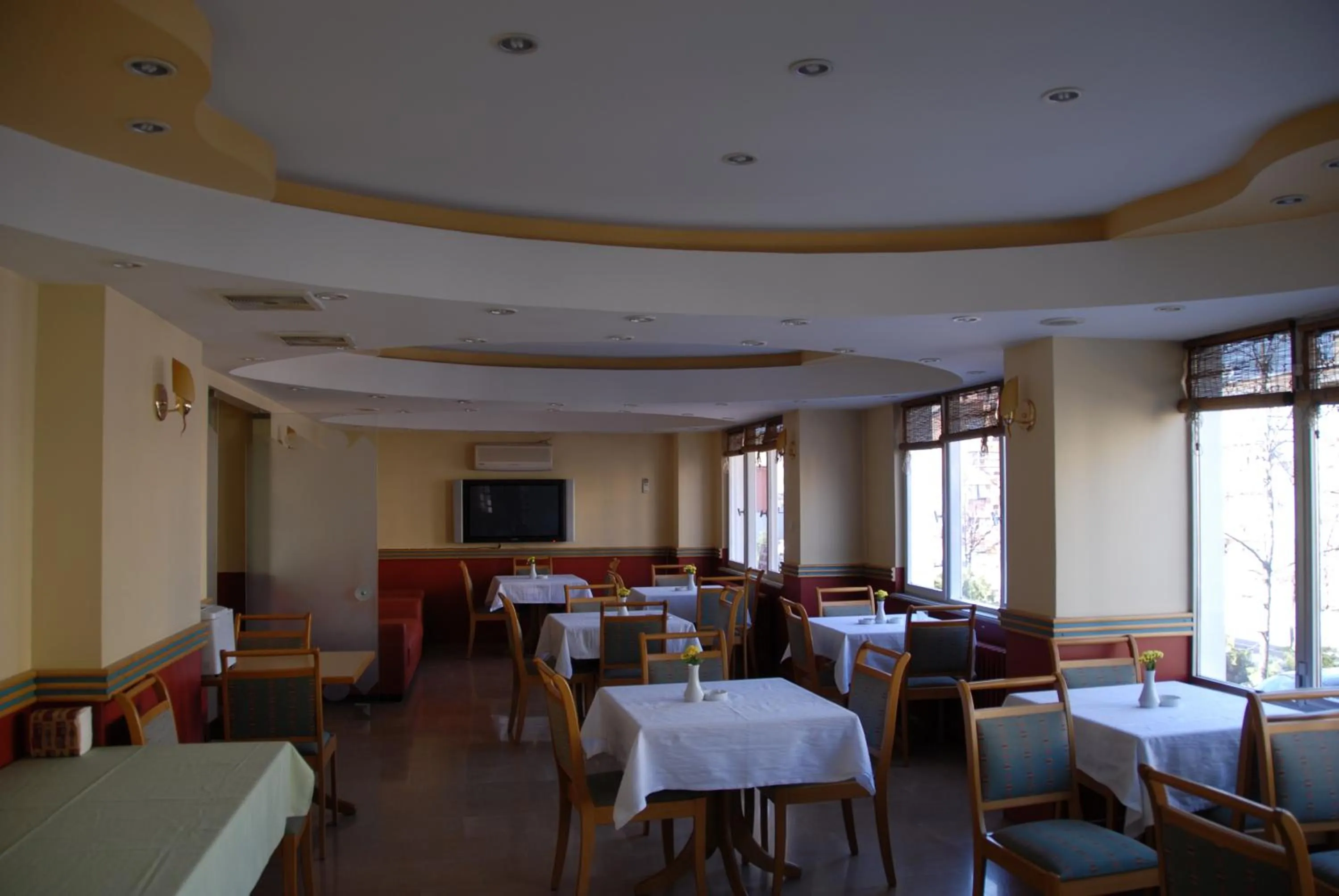 Communal lounge/ TV room in Vip Apart Hotel